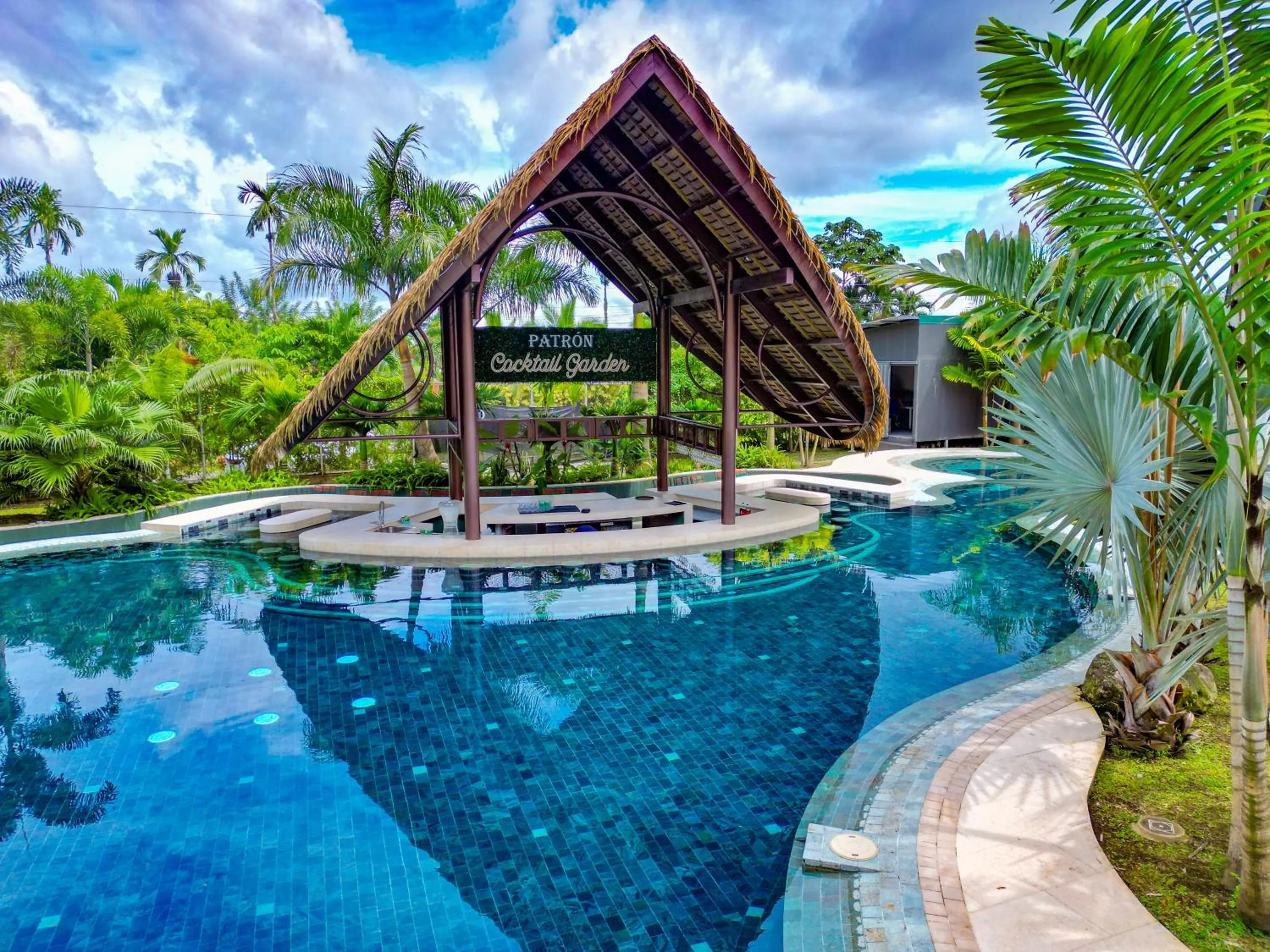Pool view in Arenal Backpackers Resort