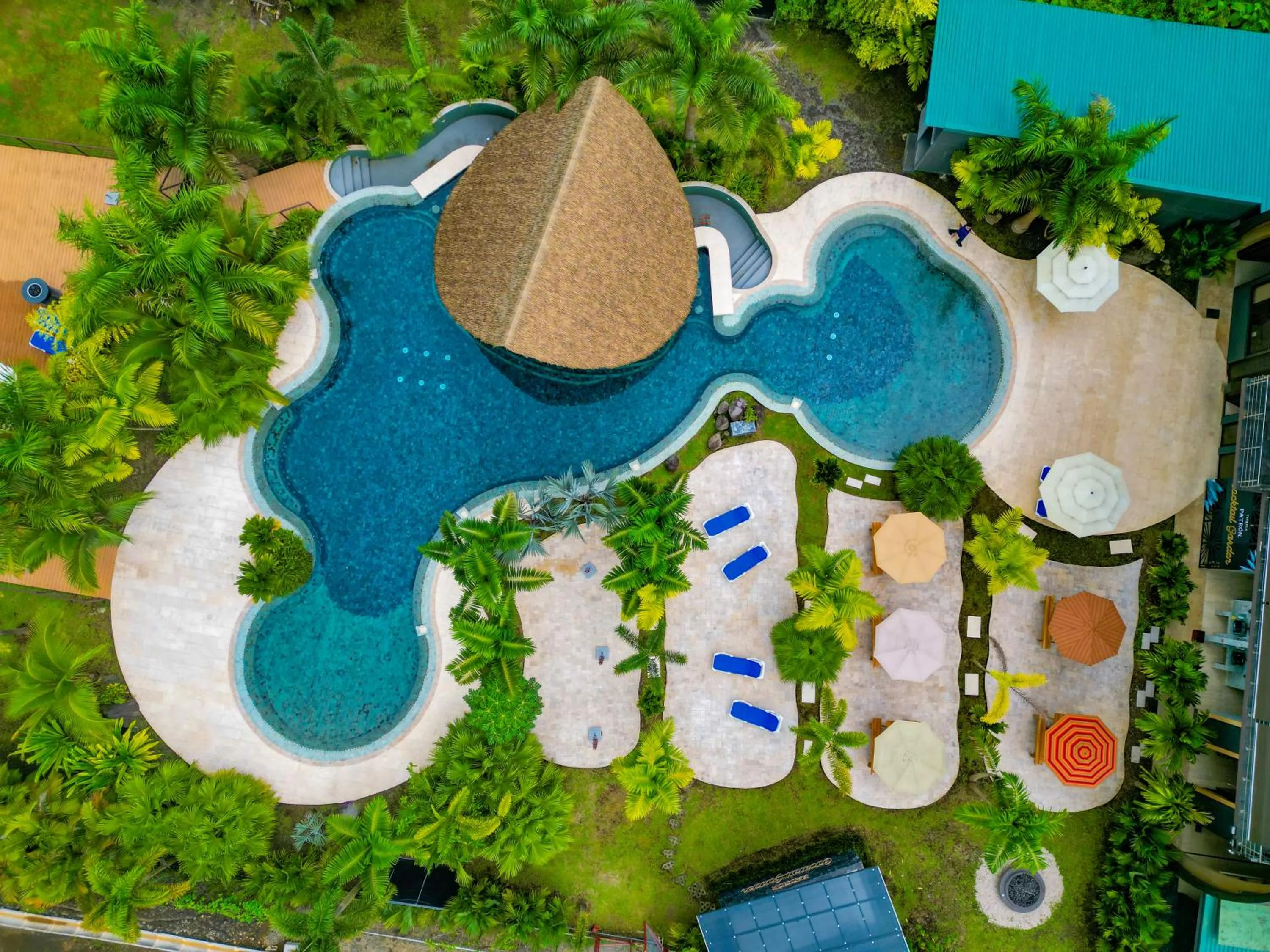 Swimming pool in Arenal Backpackers Resort