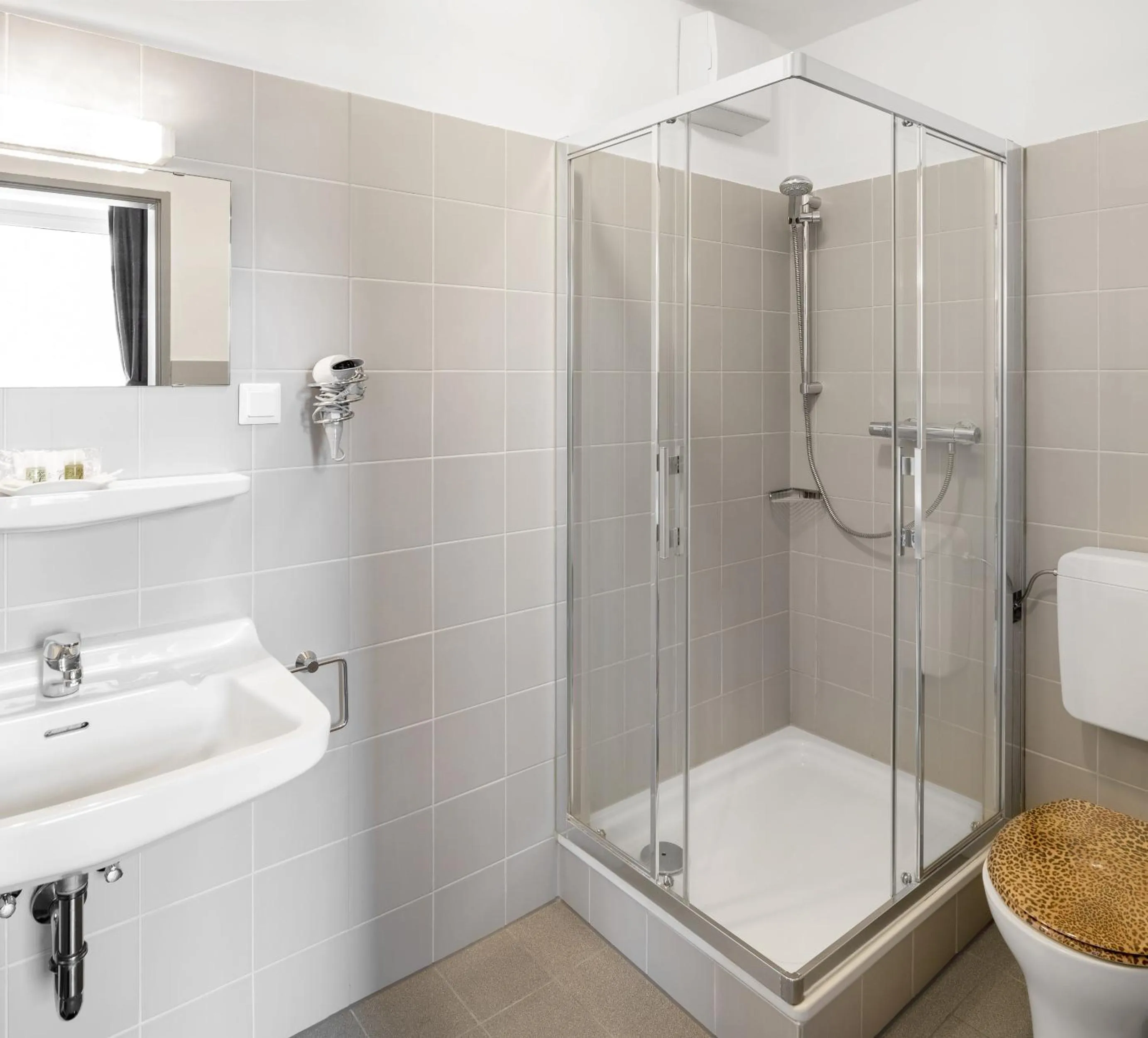 Shower in Aparthotel am Münzplatz