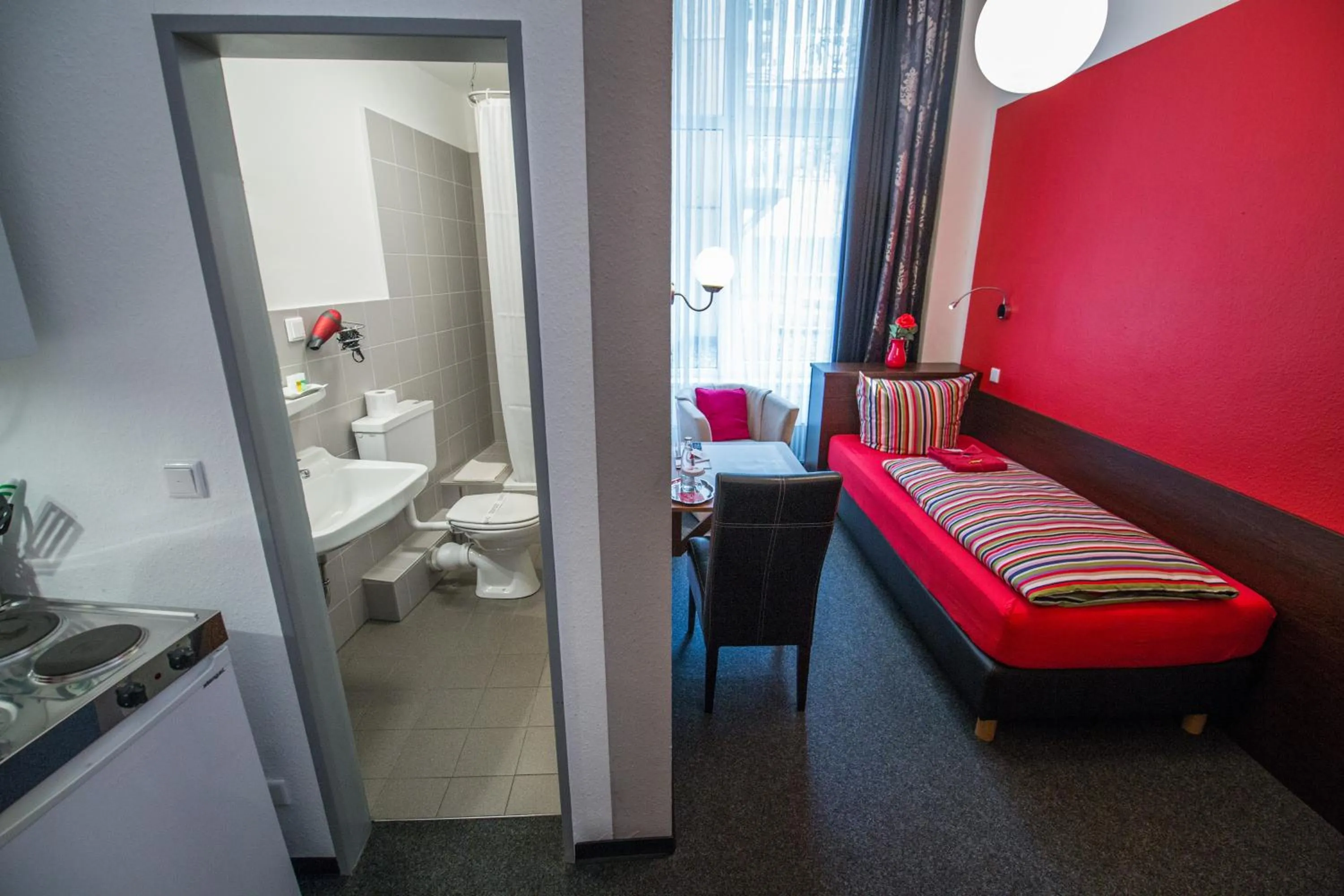 Toilet, Bed in Aparthotel am Münzplatz