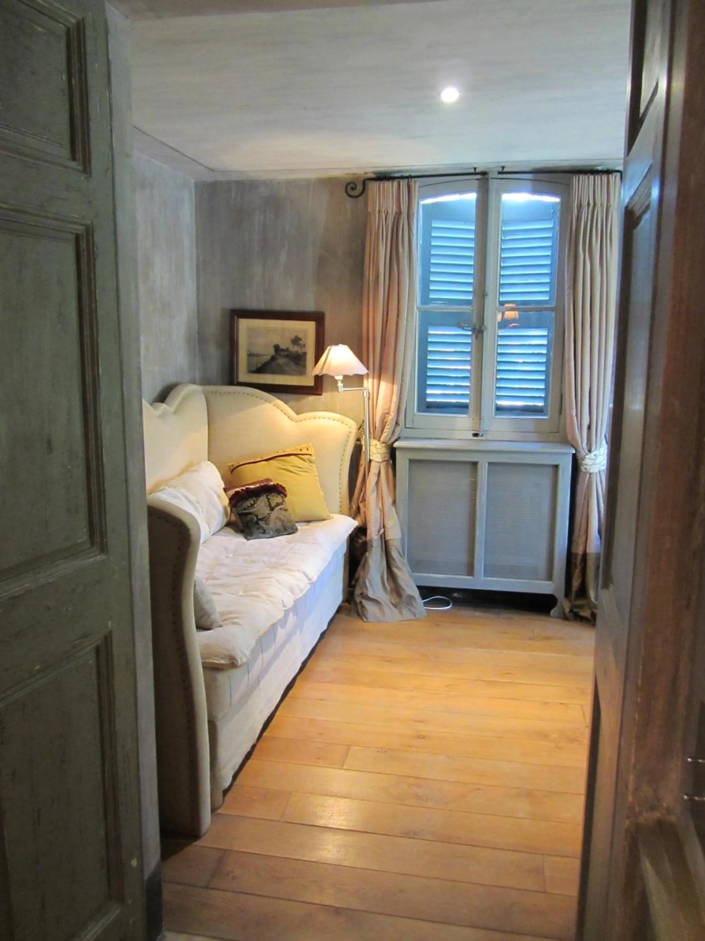 Decorative detail, Bed in Les Rosées