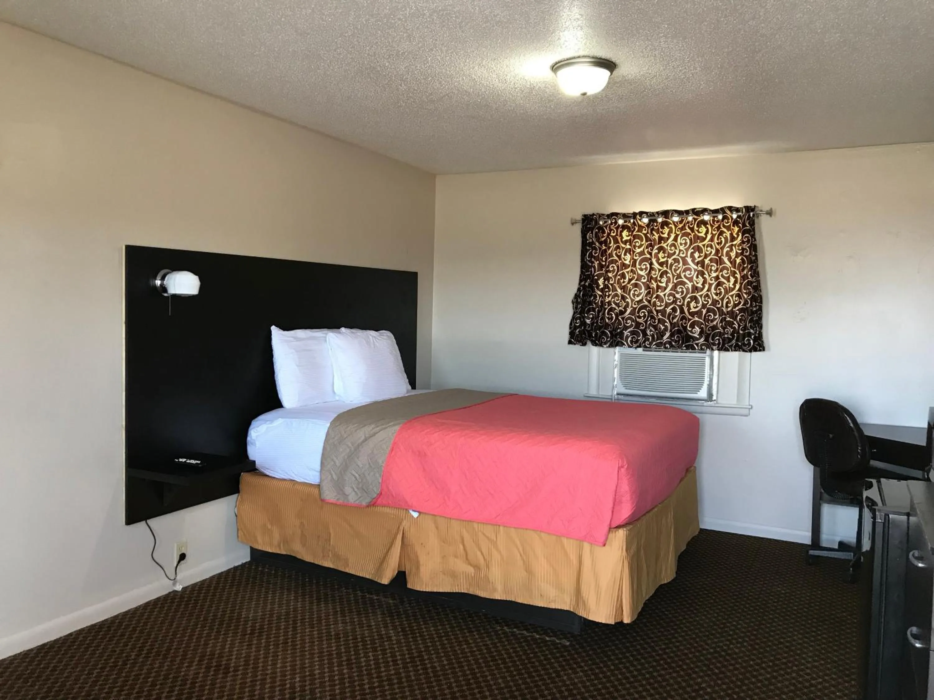 Laci's Country Inn - Knob Noster