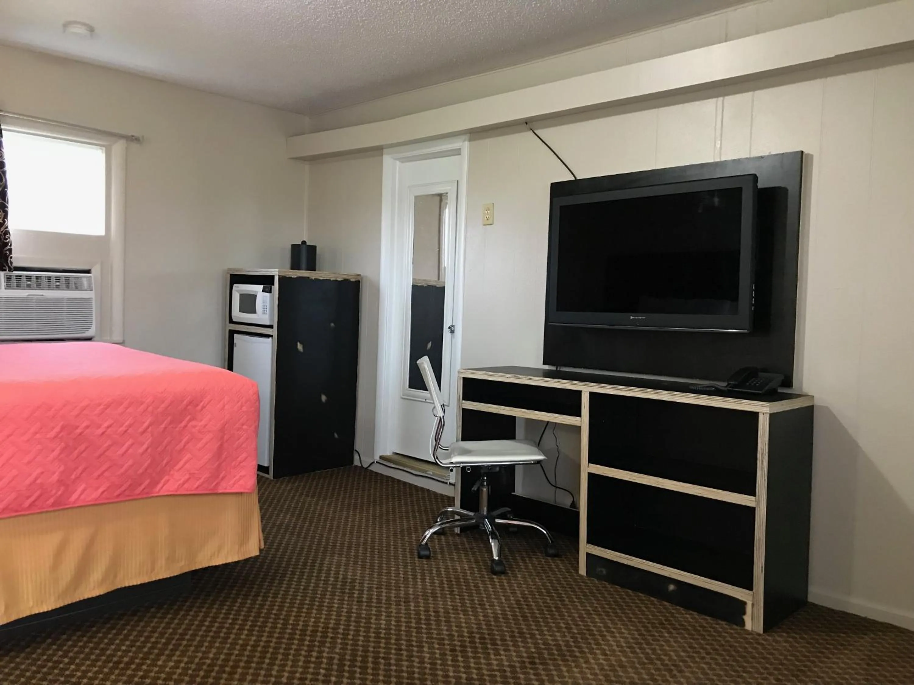 Laci's Country Inn - Knob Noster