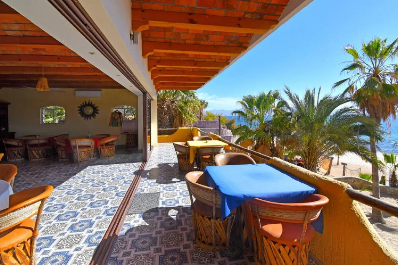 Restaurant/places to eat in Ventana Bay Resort