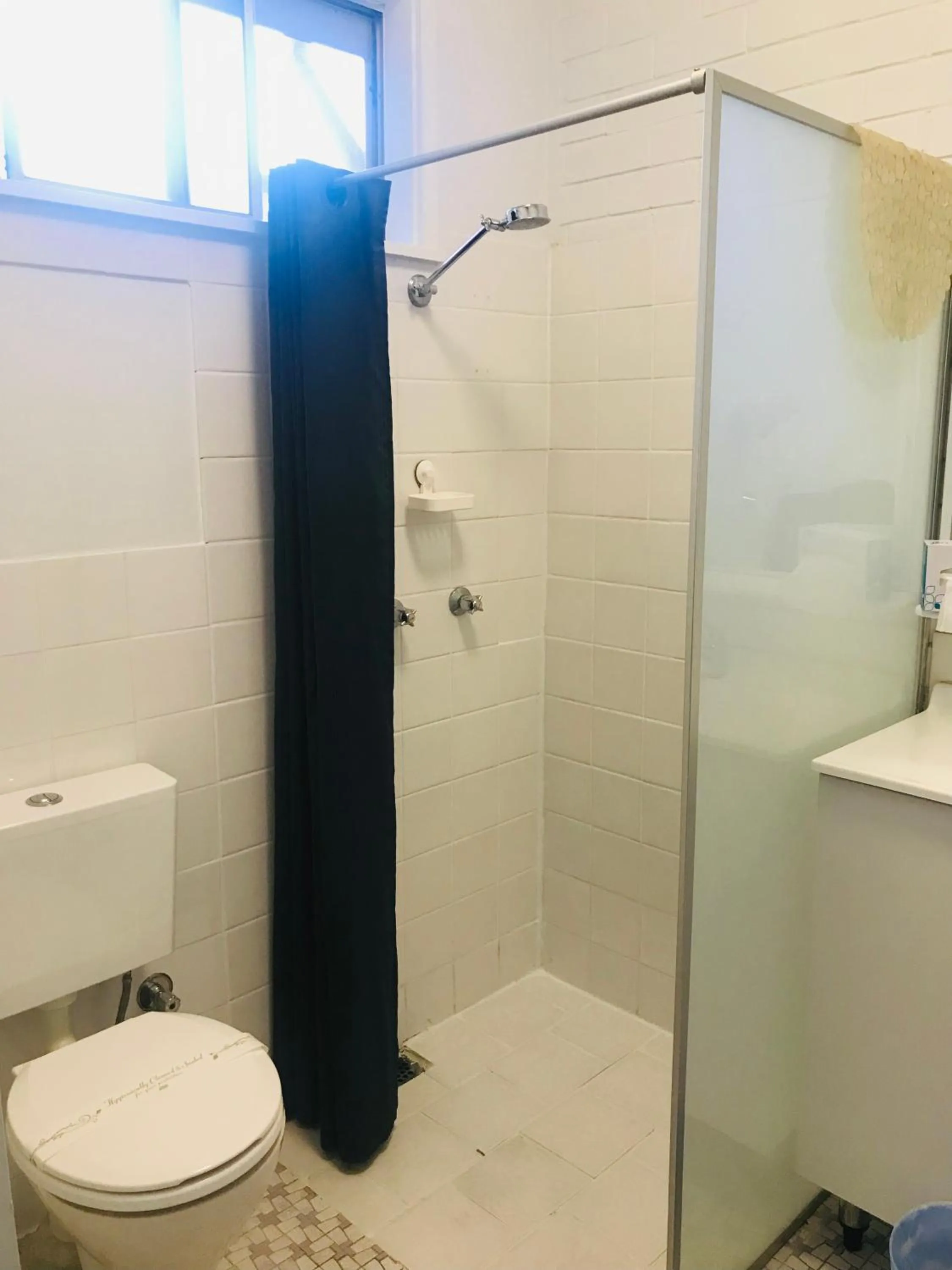 Bathroom in Kaputar Motel