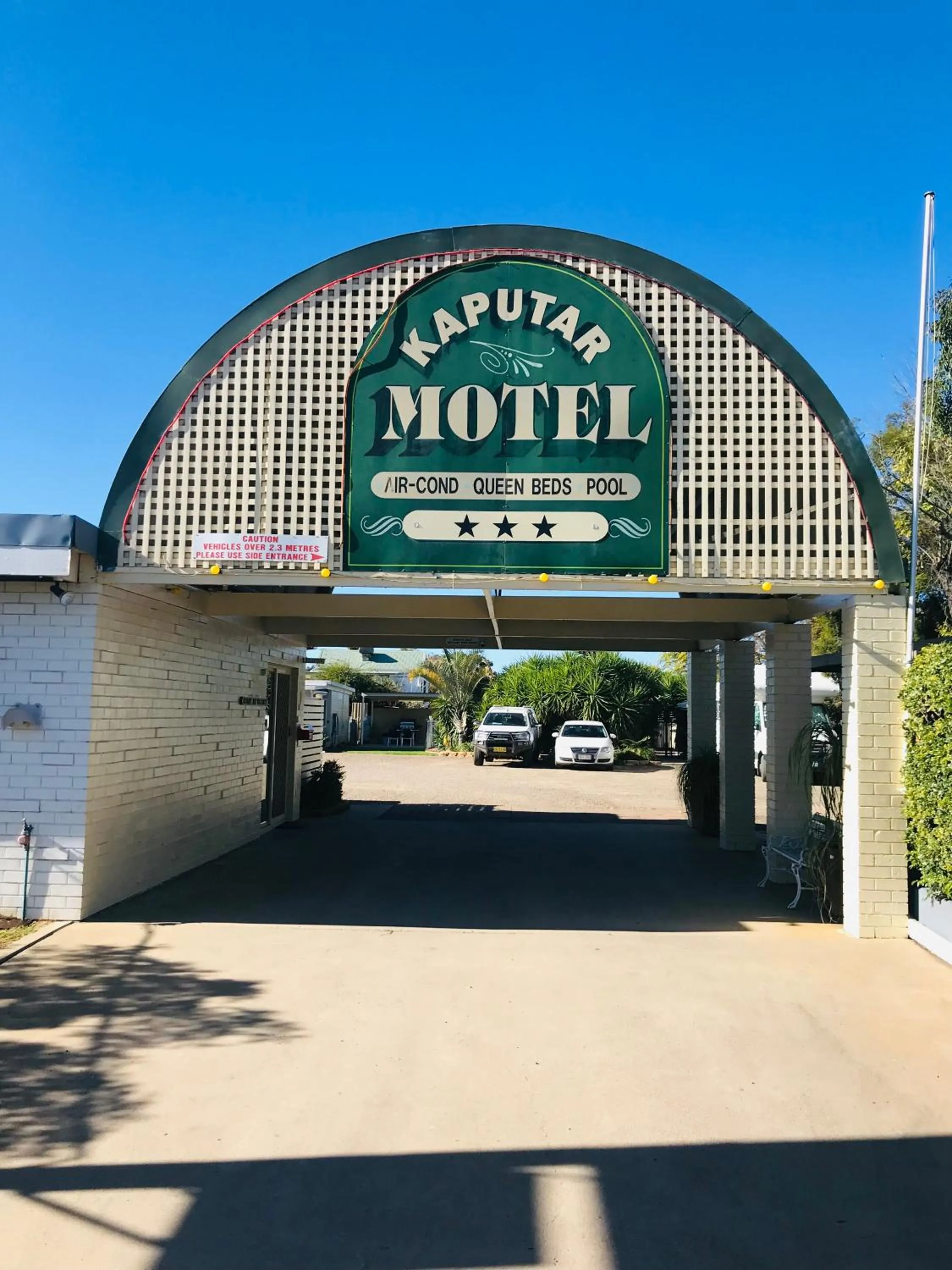 Facade/entrance in Kaputar Motel