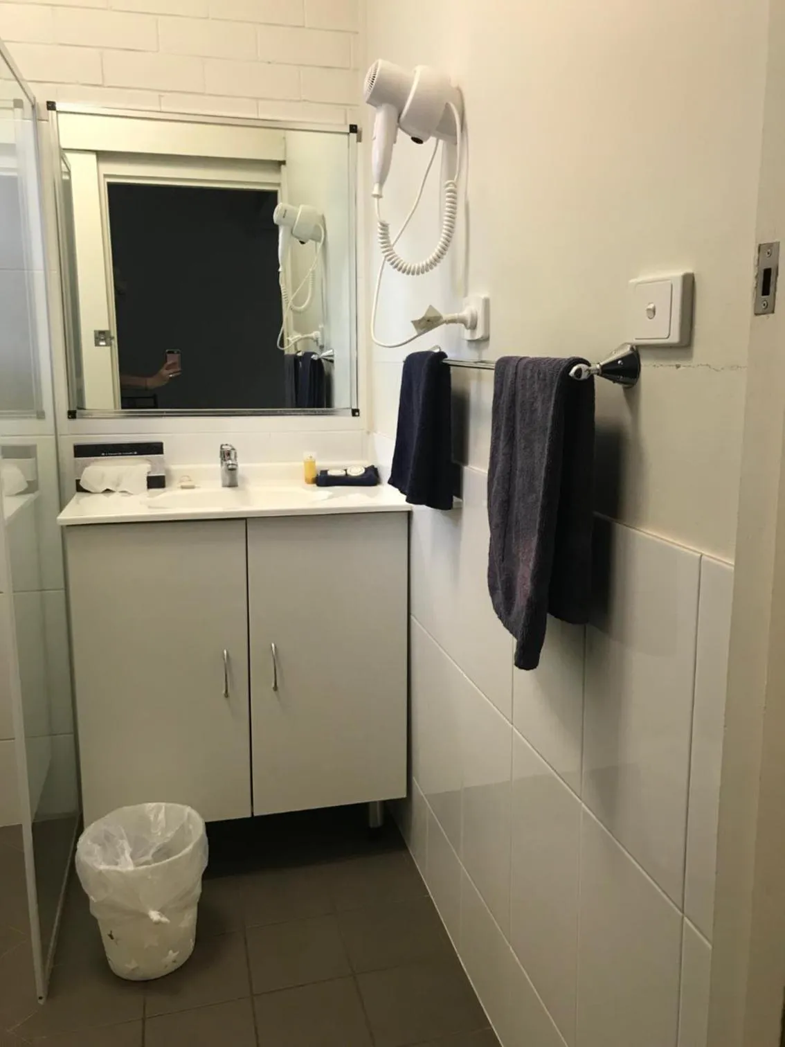 Bathroom in Kaputar Motel