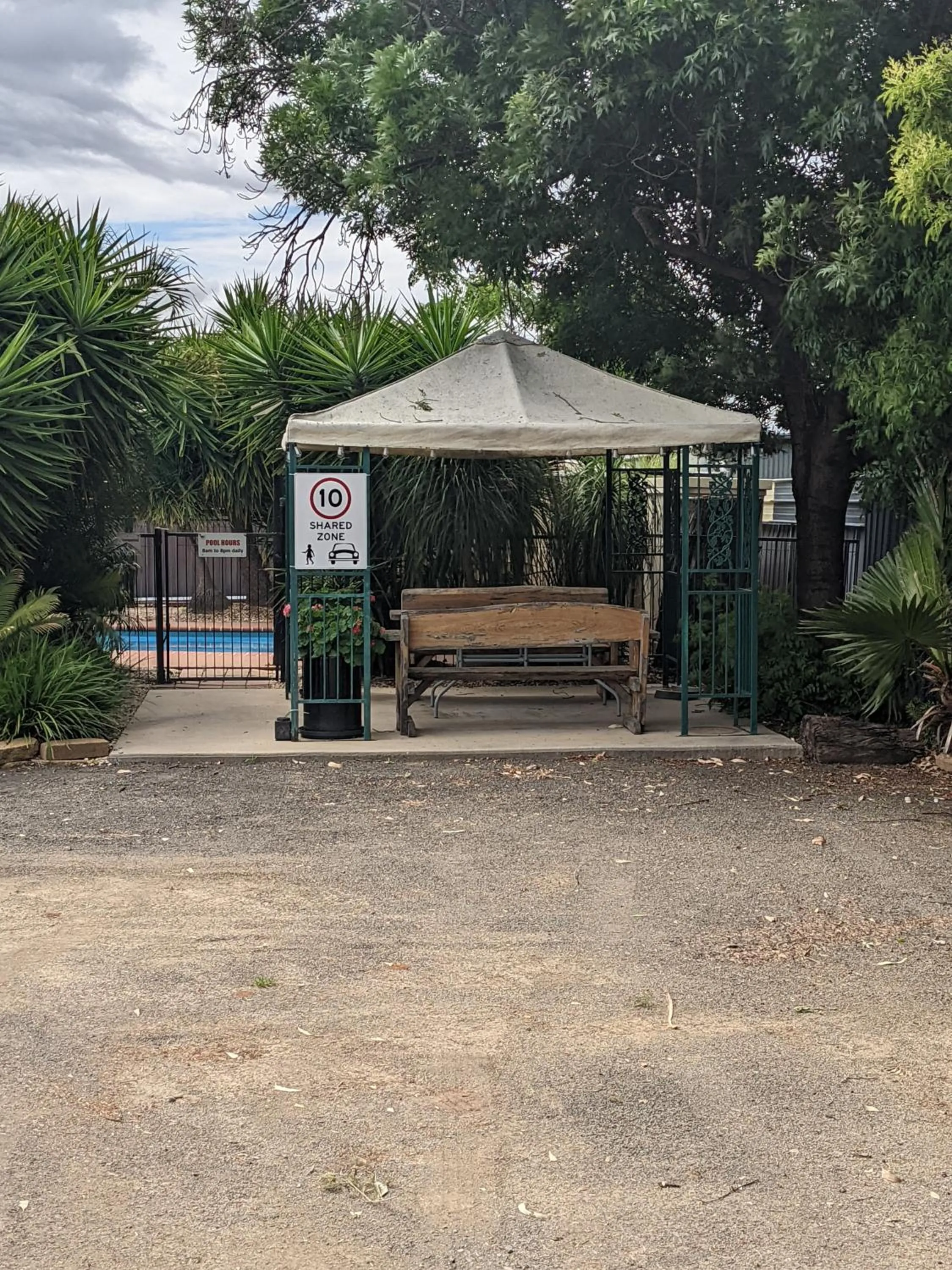 Swimming pool in Kaputar Motel