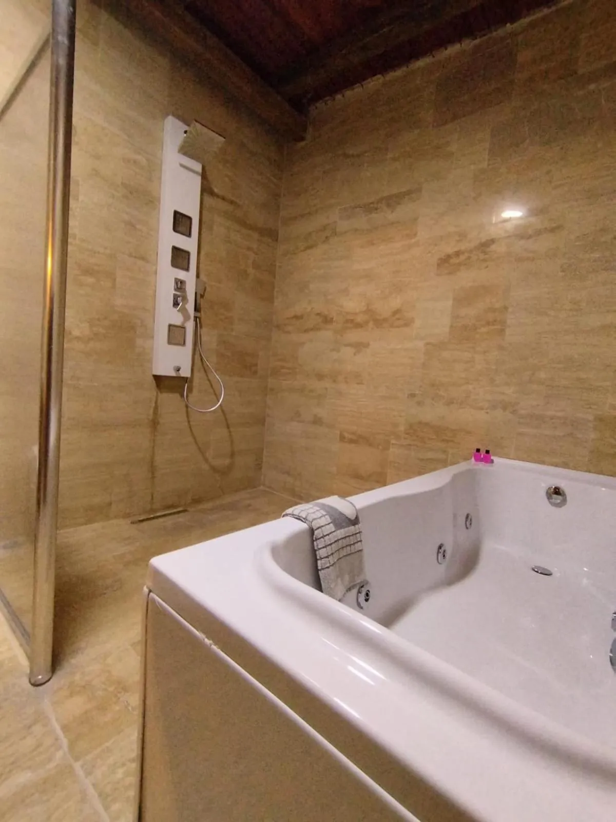 Shower in Begam Butik Otel