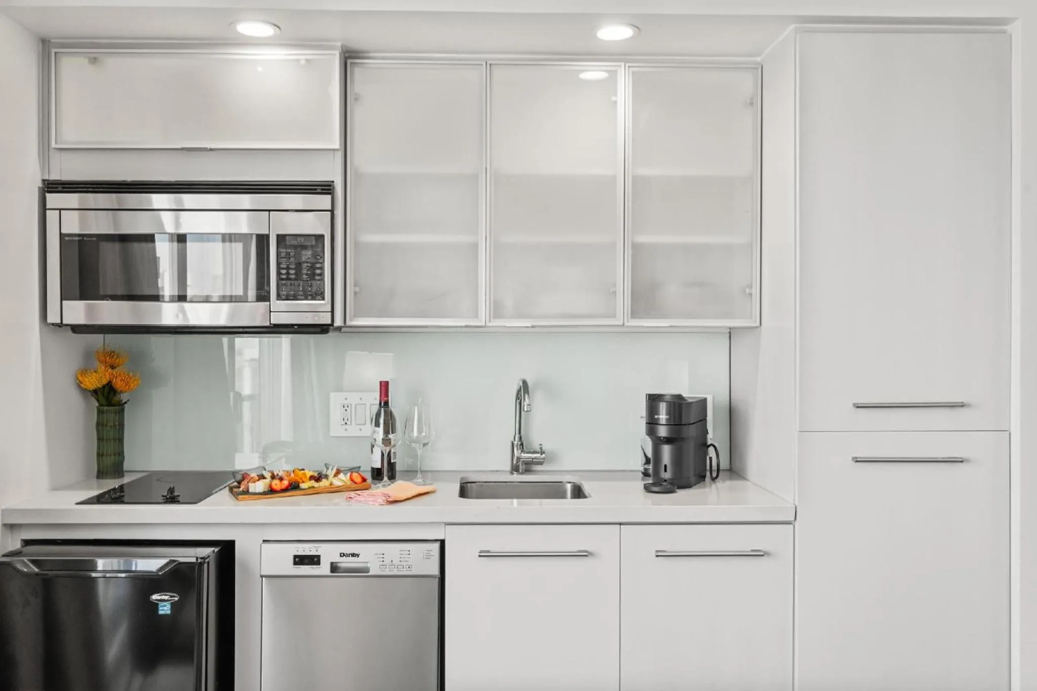 Kitchen or kitchenette in Ala Moana Honolulu by Mantra