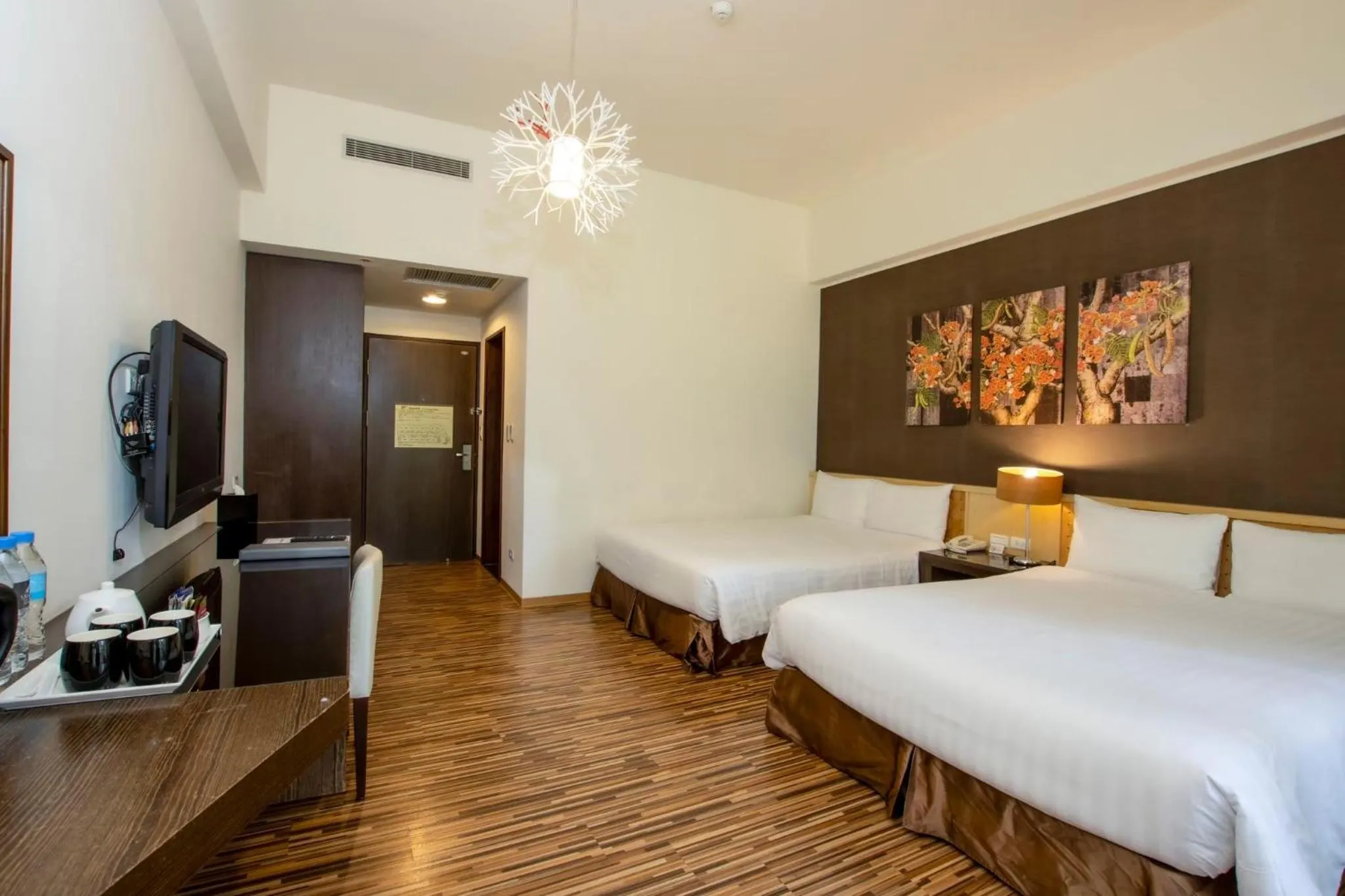 Mountain view, Bed in LeaLea Garden Hotels - Moon Lake