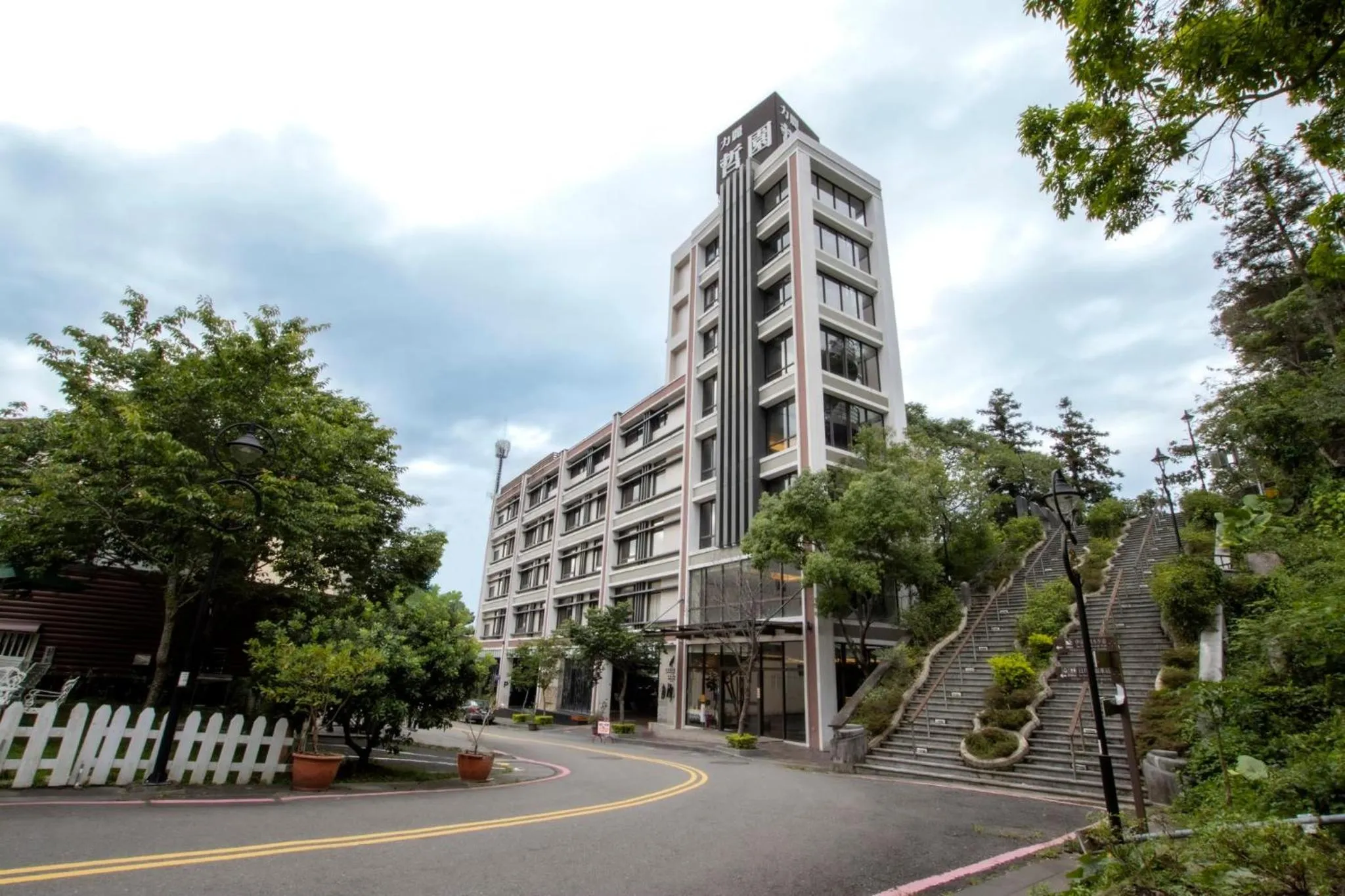 Property building in LeaLea Garden Hotels - Moon Lake