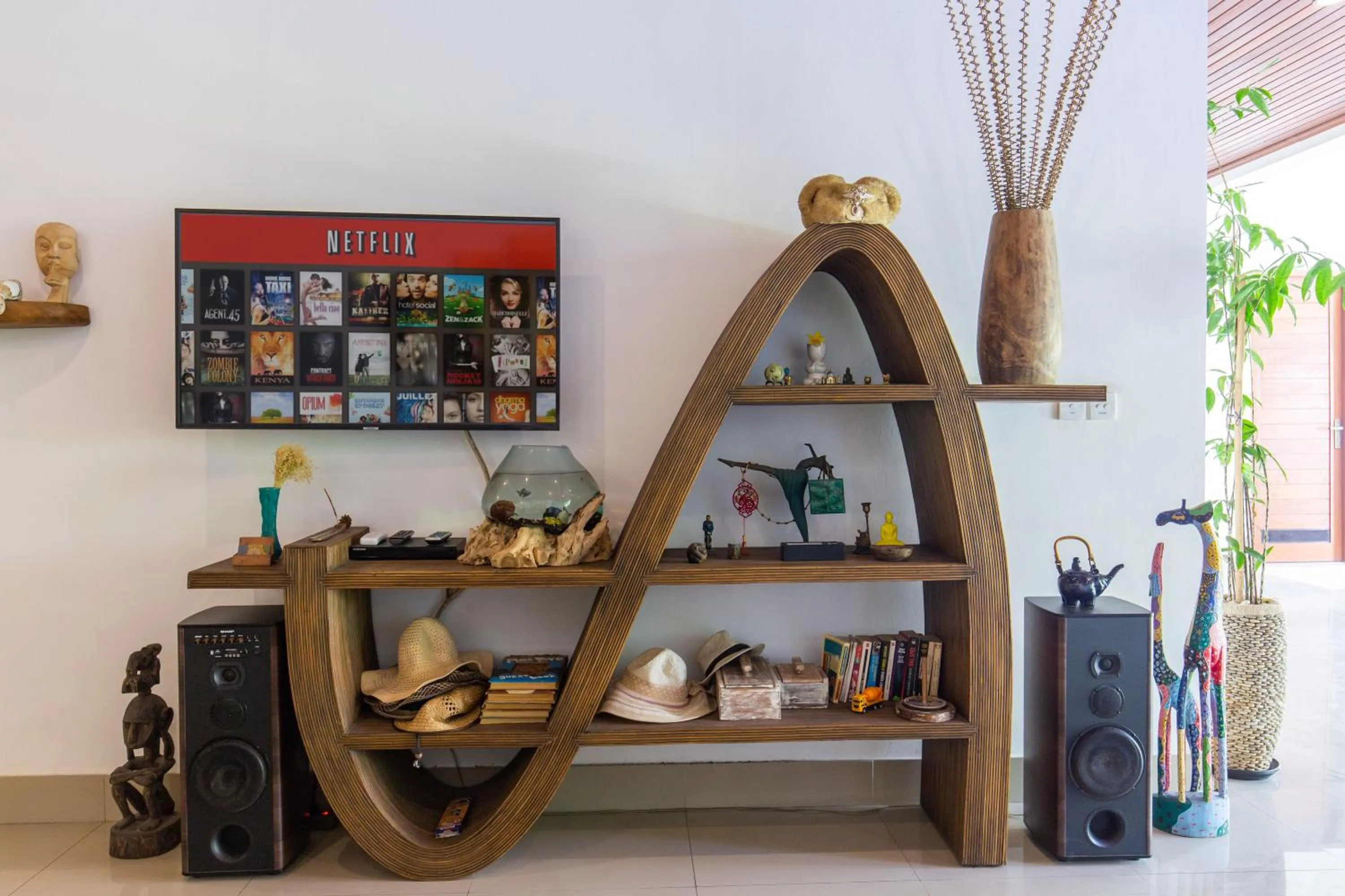 Library in MasBro ART Villas