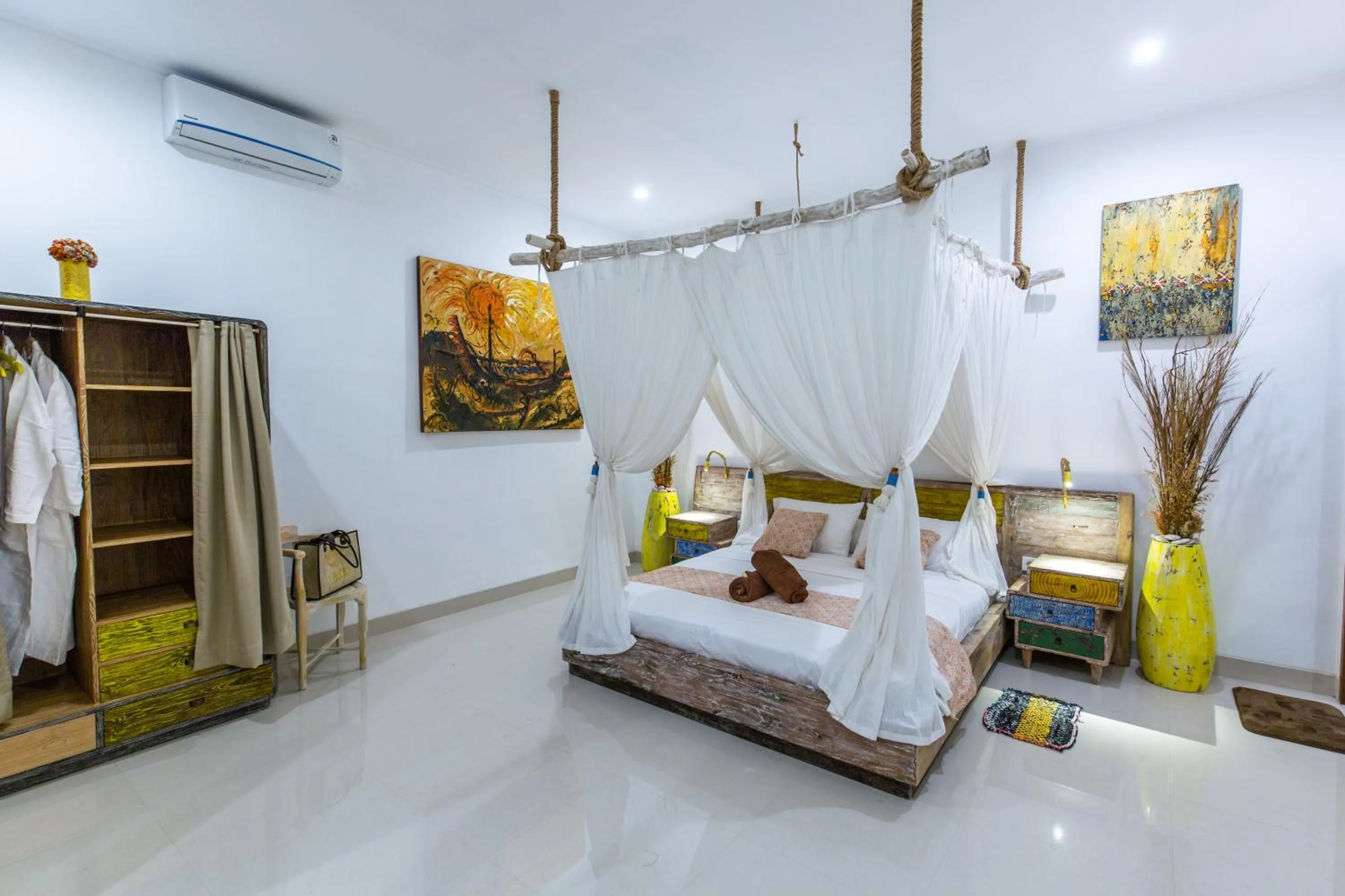 Bed in MasBro ART Villas
