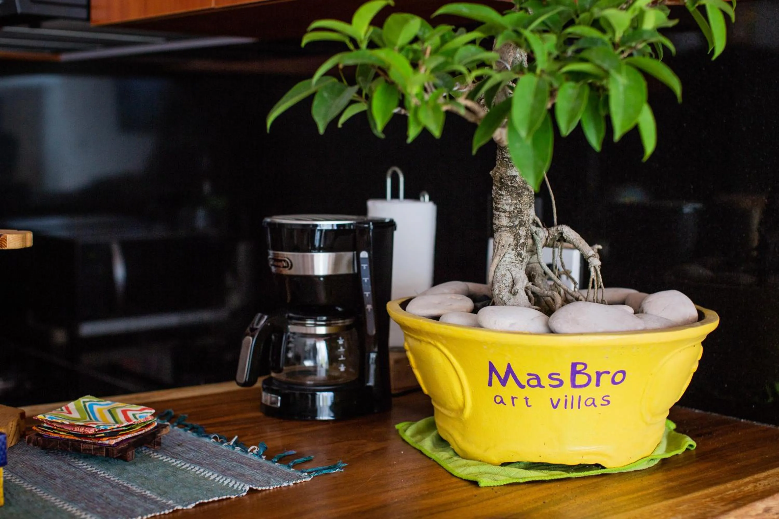 Coffee/tea facilities in MasBro ART Villas