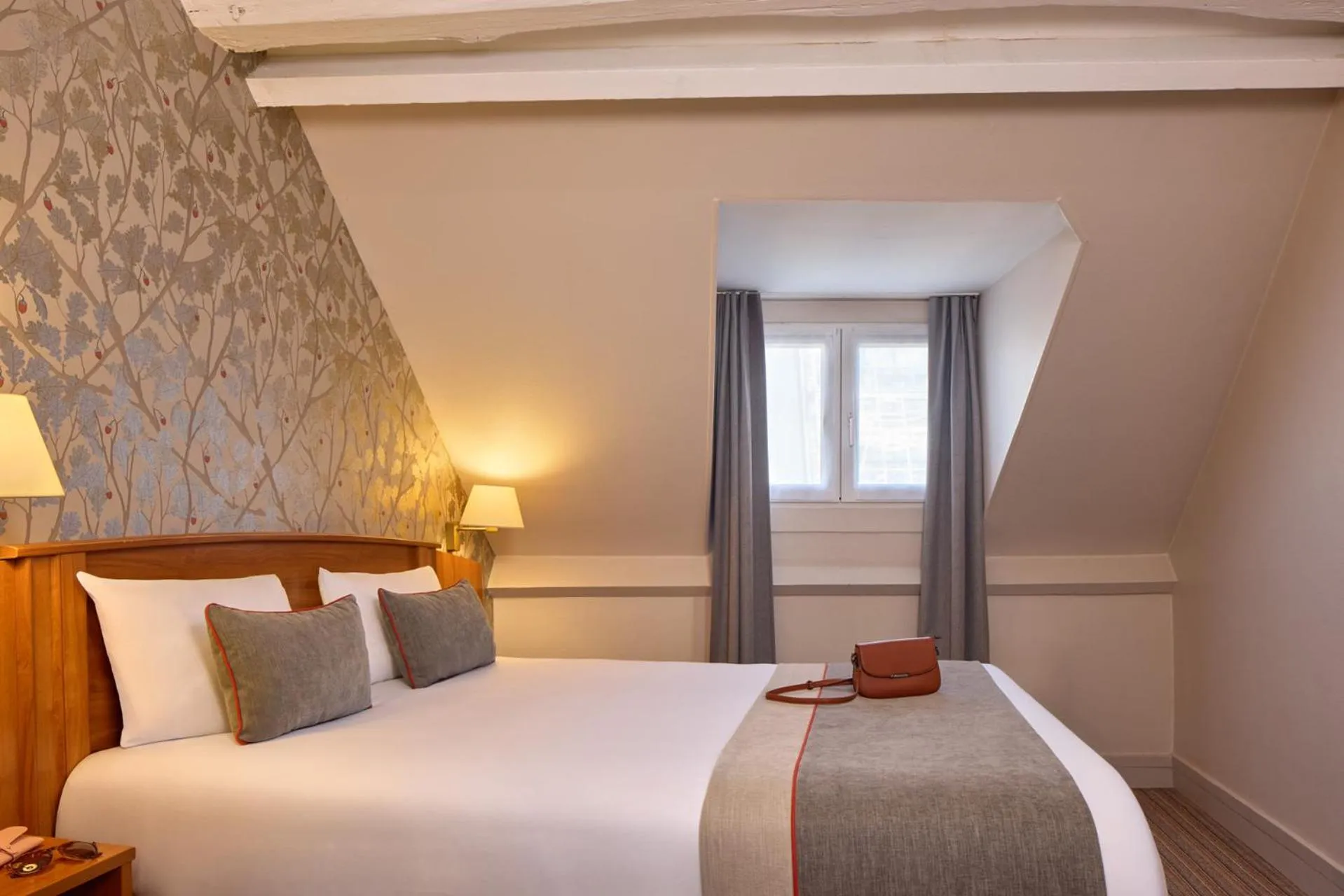 Bedroom, Bed in Timhotel Le Louvre