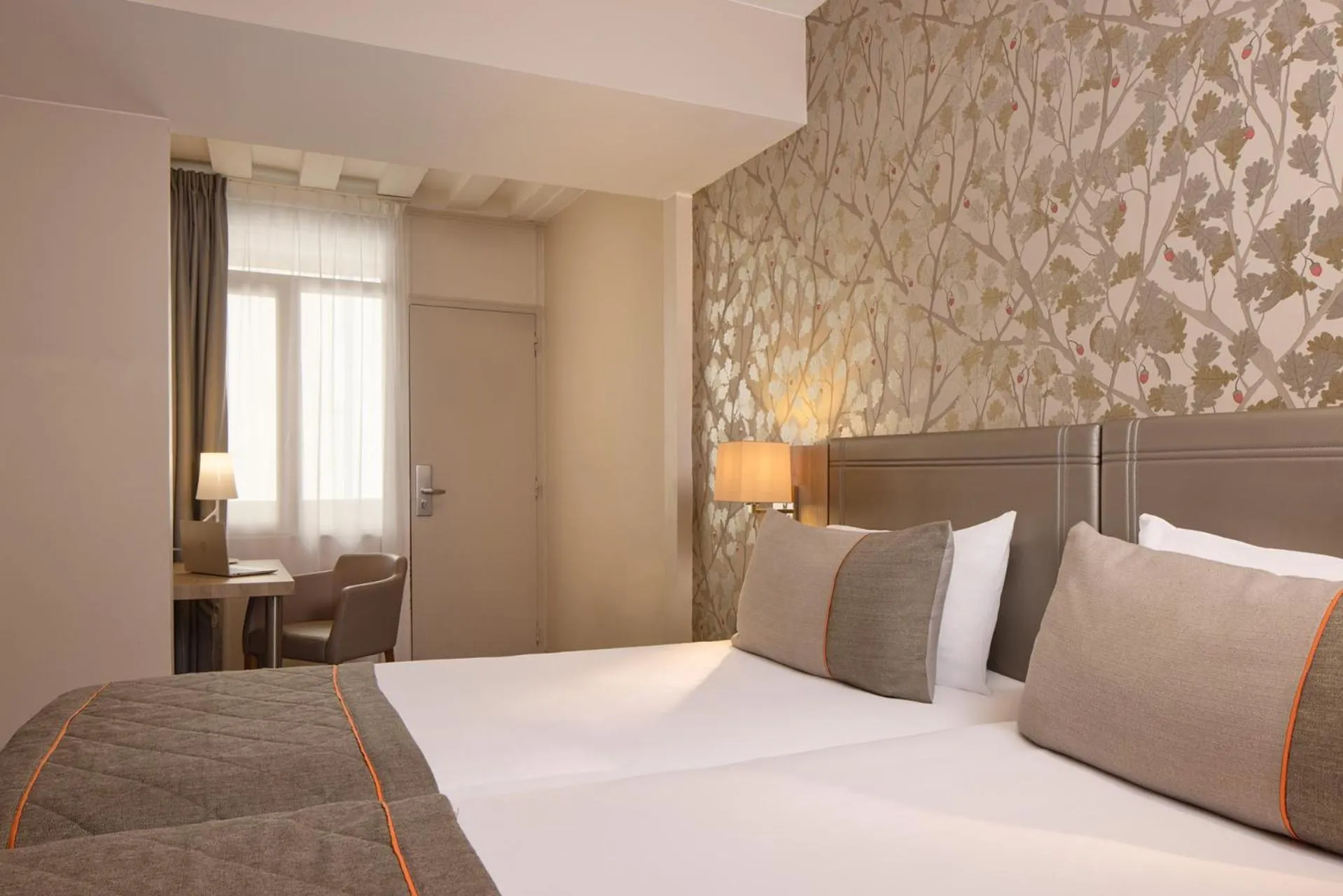 Bedroom, Bed in Timhotel Le Louvre