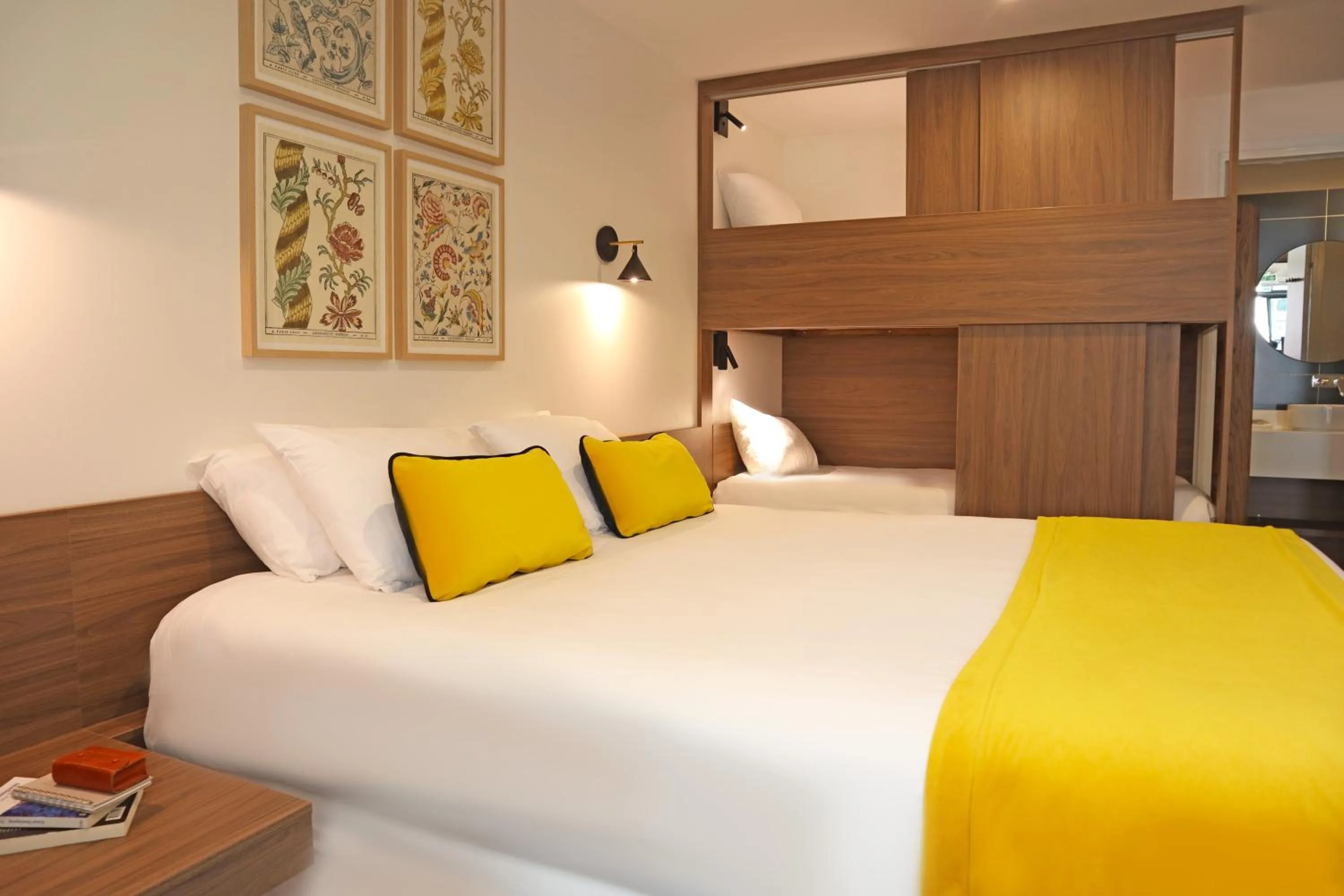 Family, Bed in Timhotel Le Louvre