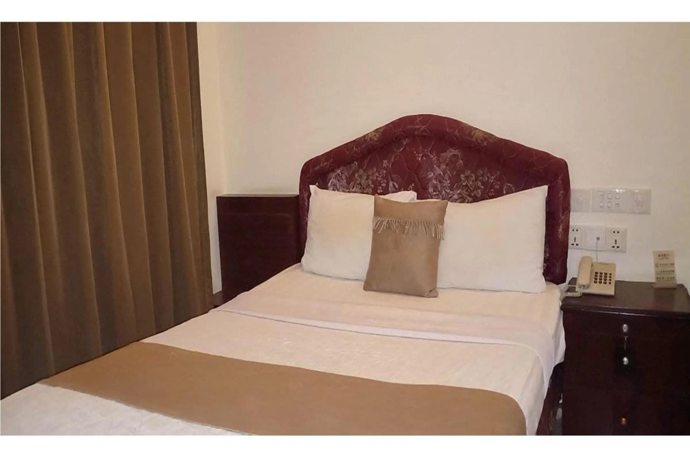 Bedroom in You Eng Hotel