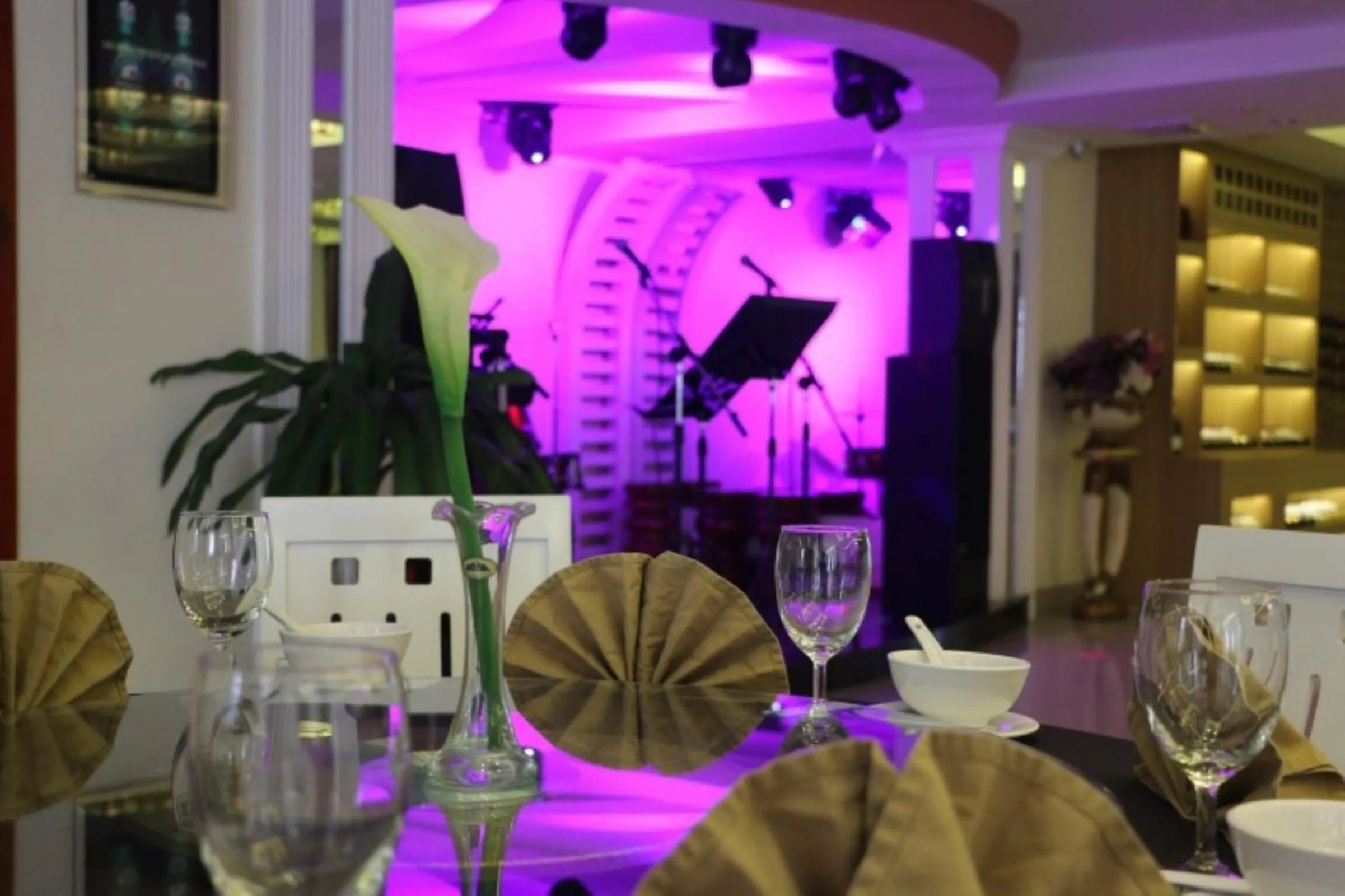 Restaurant/places to eat in You Eng Hotel