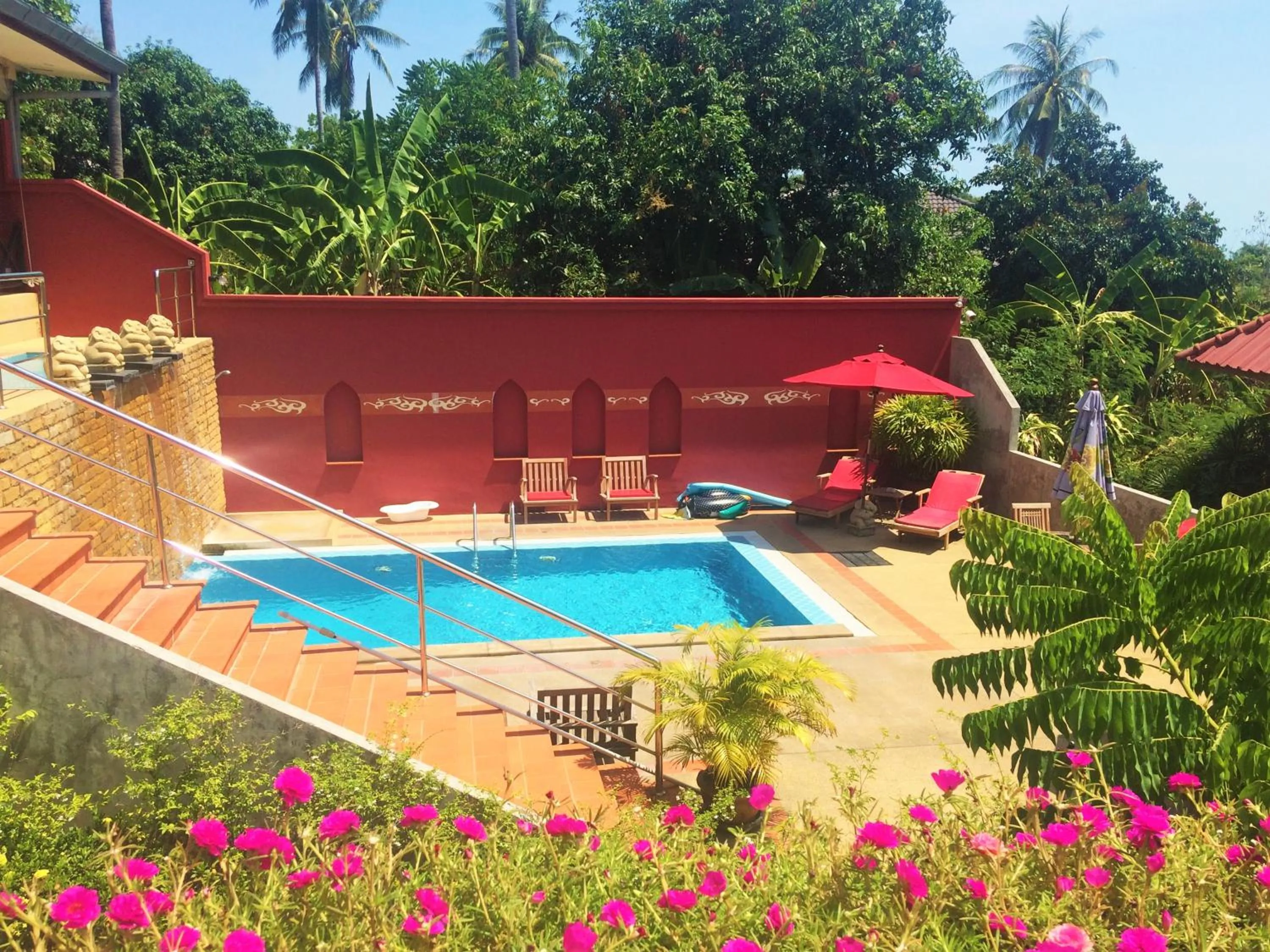 Swimming pool in Chor Chang Villa Resort