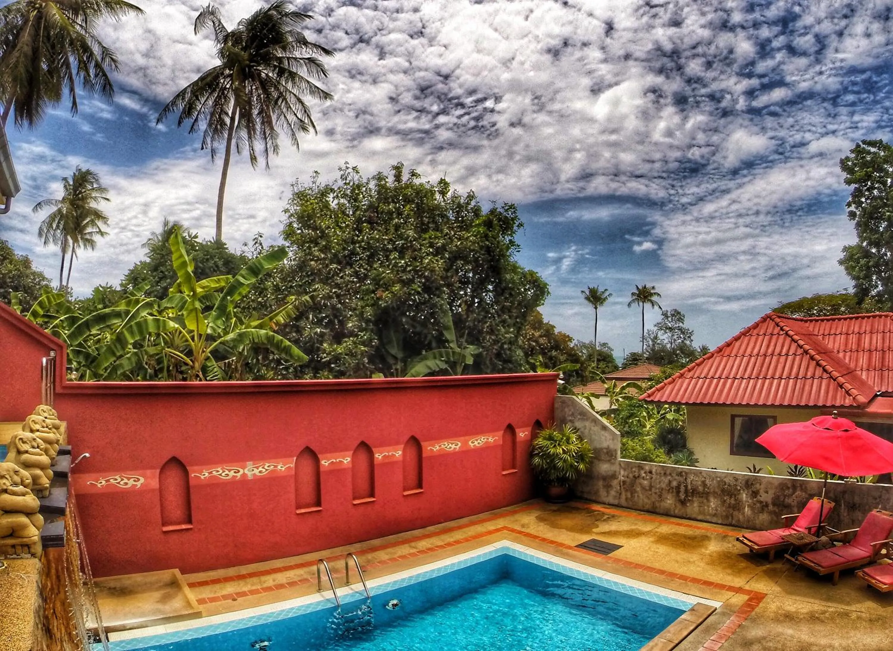 Swimming pool in Chor Chang Villa Resort