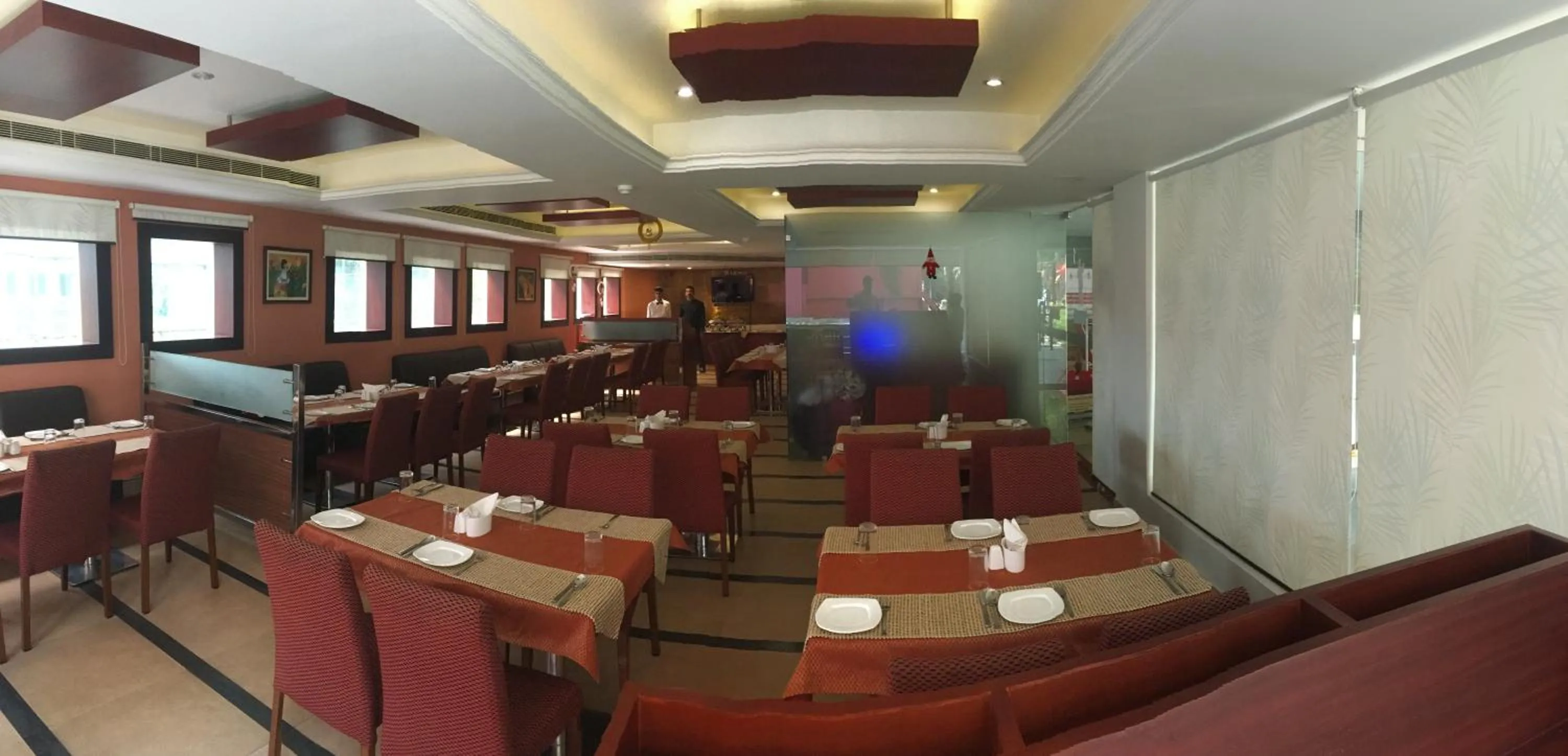 Restaurant/places to eat in Cochin Palace