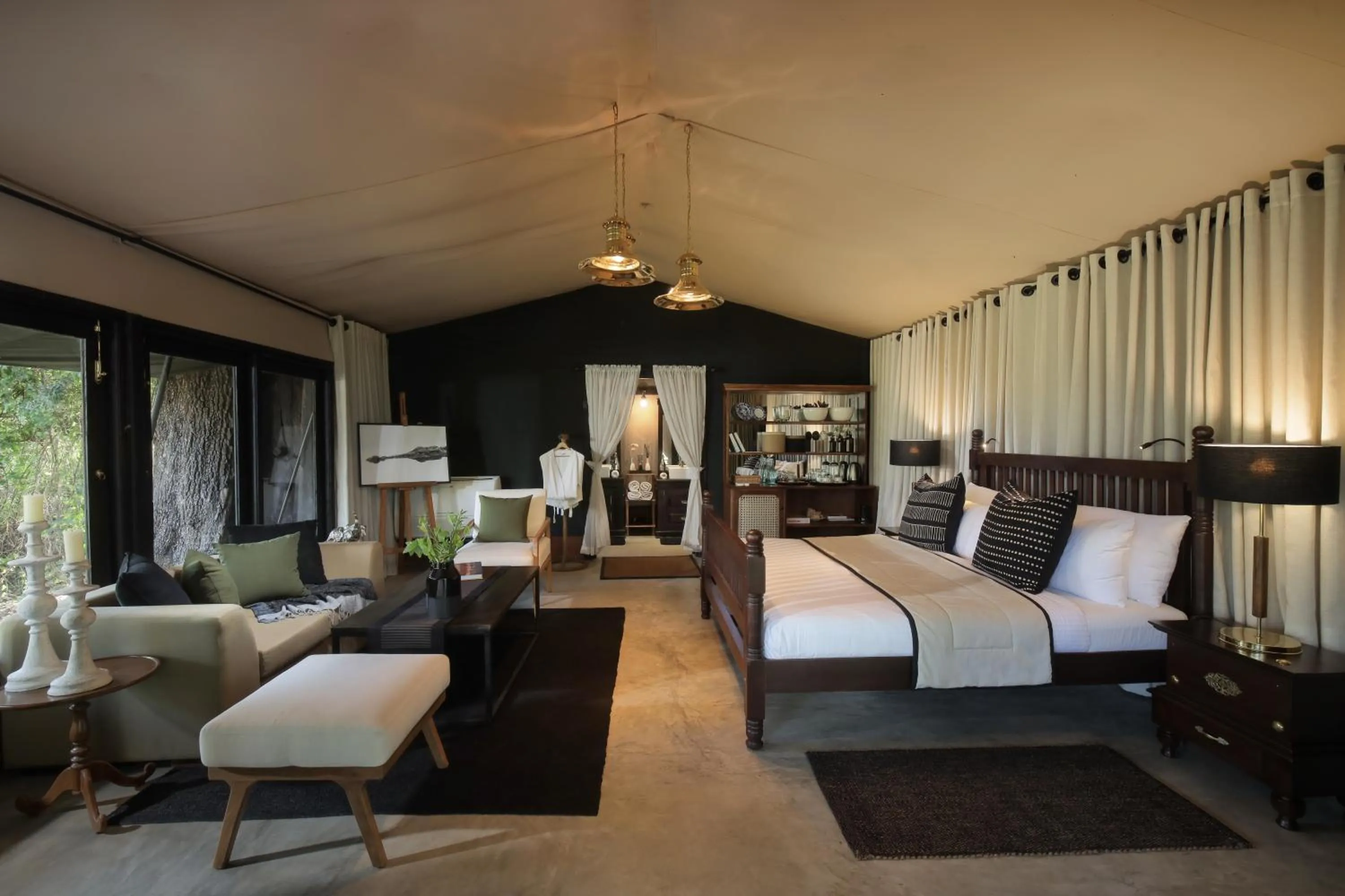 Lake view, Bed in Leopard Trails Yala