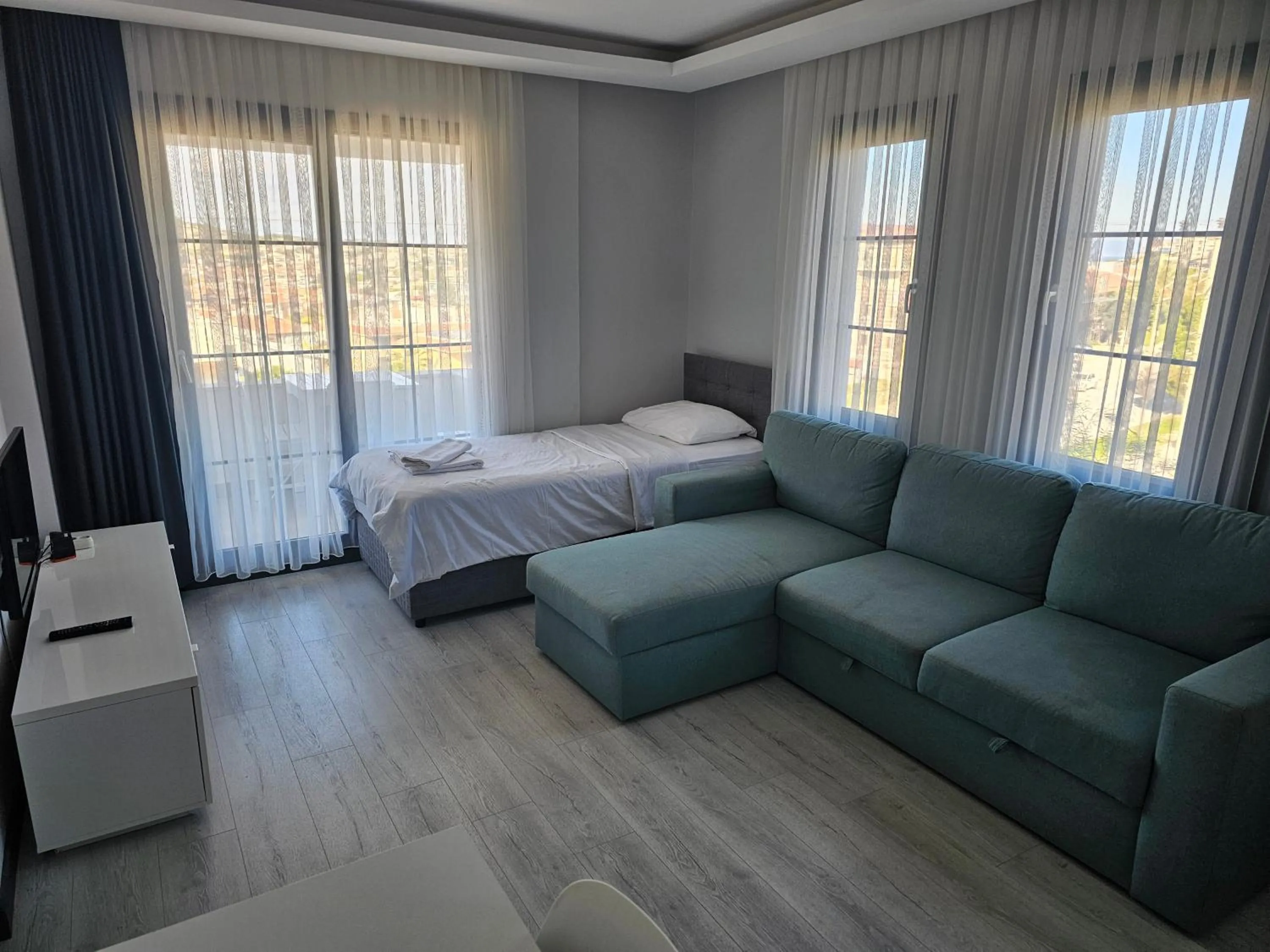 Living room, Bed in Cicek Apart Hotel