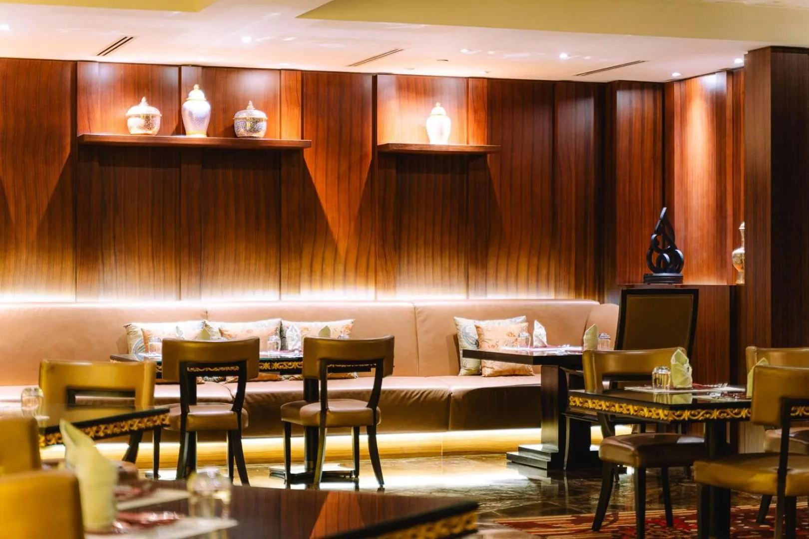 Restaurant/places to eat in Dusit Thani Abu Dhabi