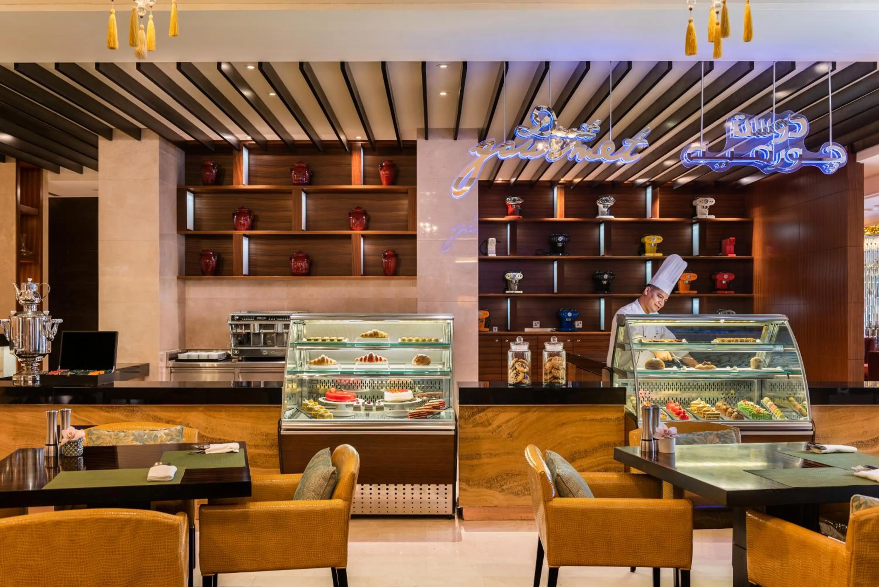 Restaurant/places to eat in Dusit Thani Abu Dhabi