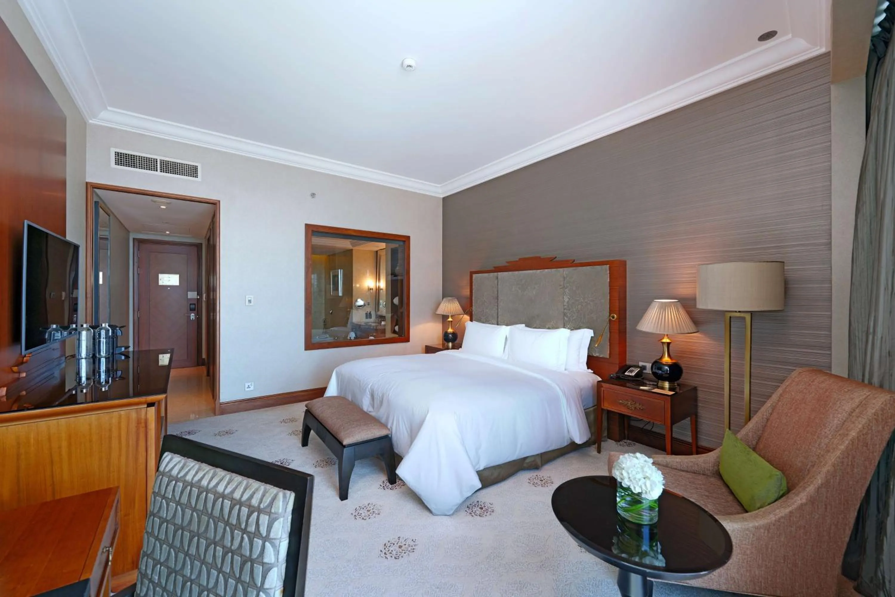 Bedroom, Bed in Dusit Thani Abu Dhabi