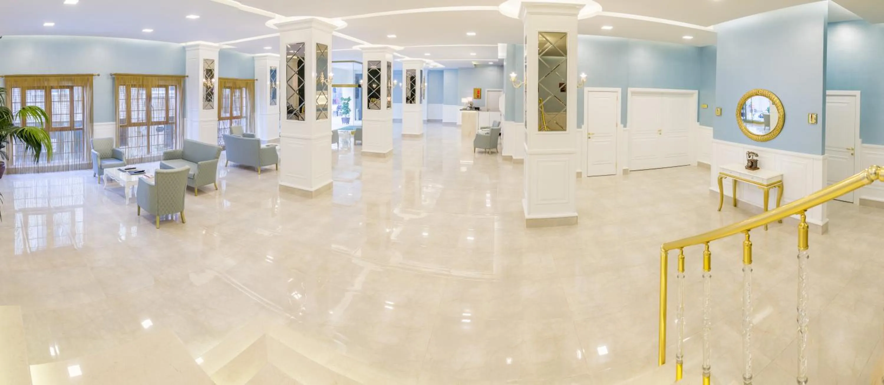 Lobby or reception in Bursa Palas Hotel