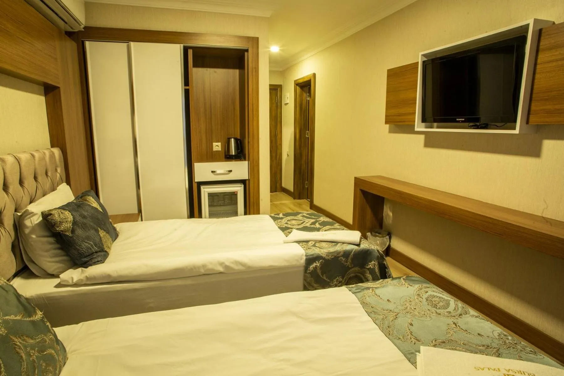 Photo of the whole room, Bed in Bursa Palas Hotel