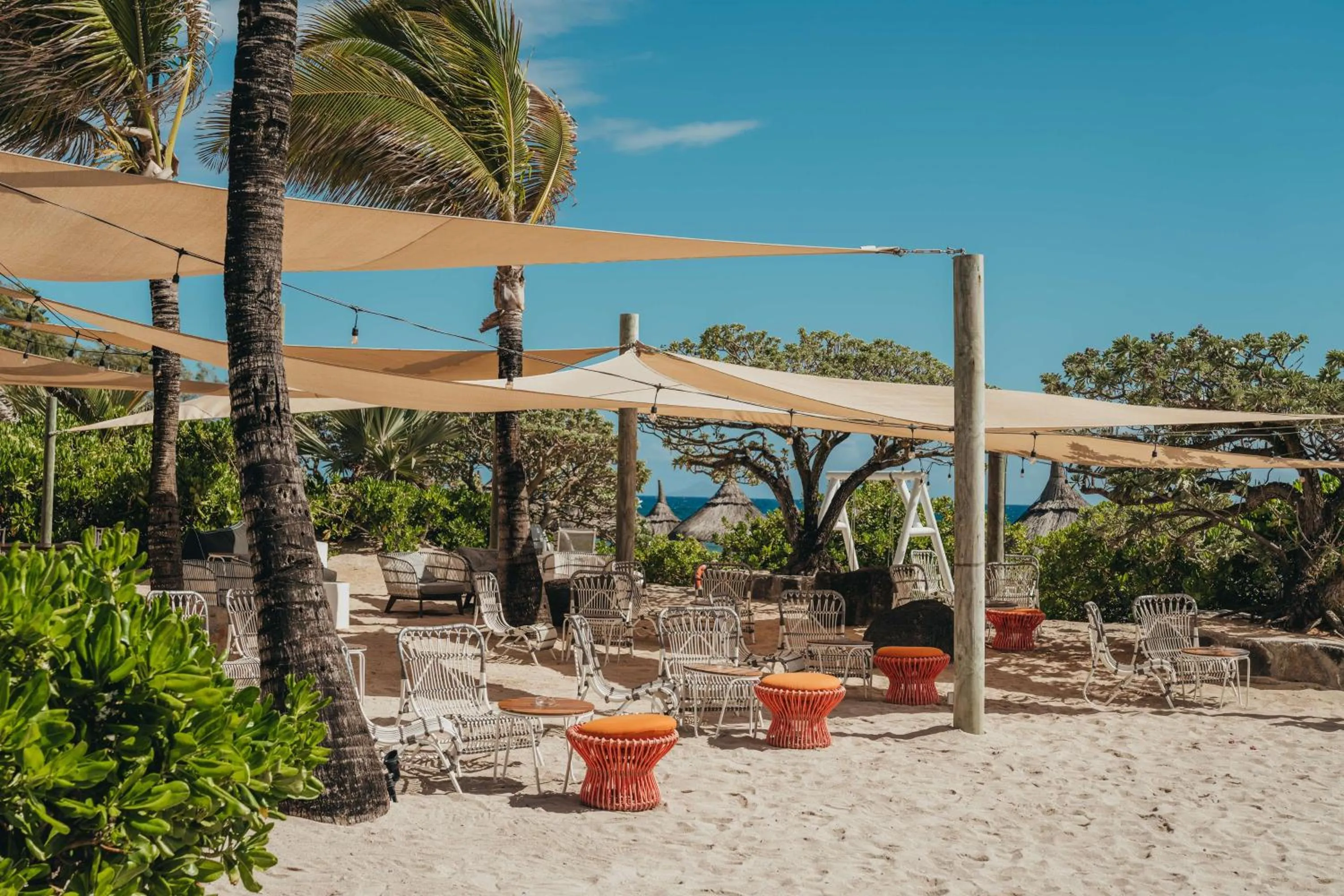 Lounge or bar in Radisson Blu Poste Lafayette Resort & Spa (Adults Only)