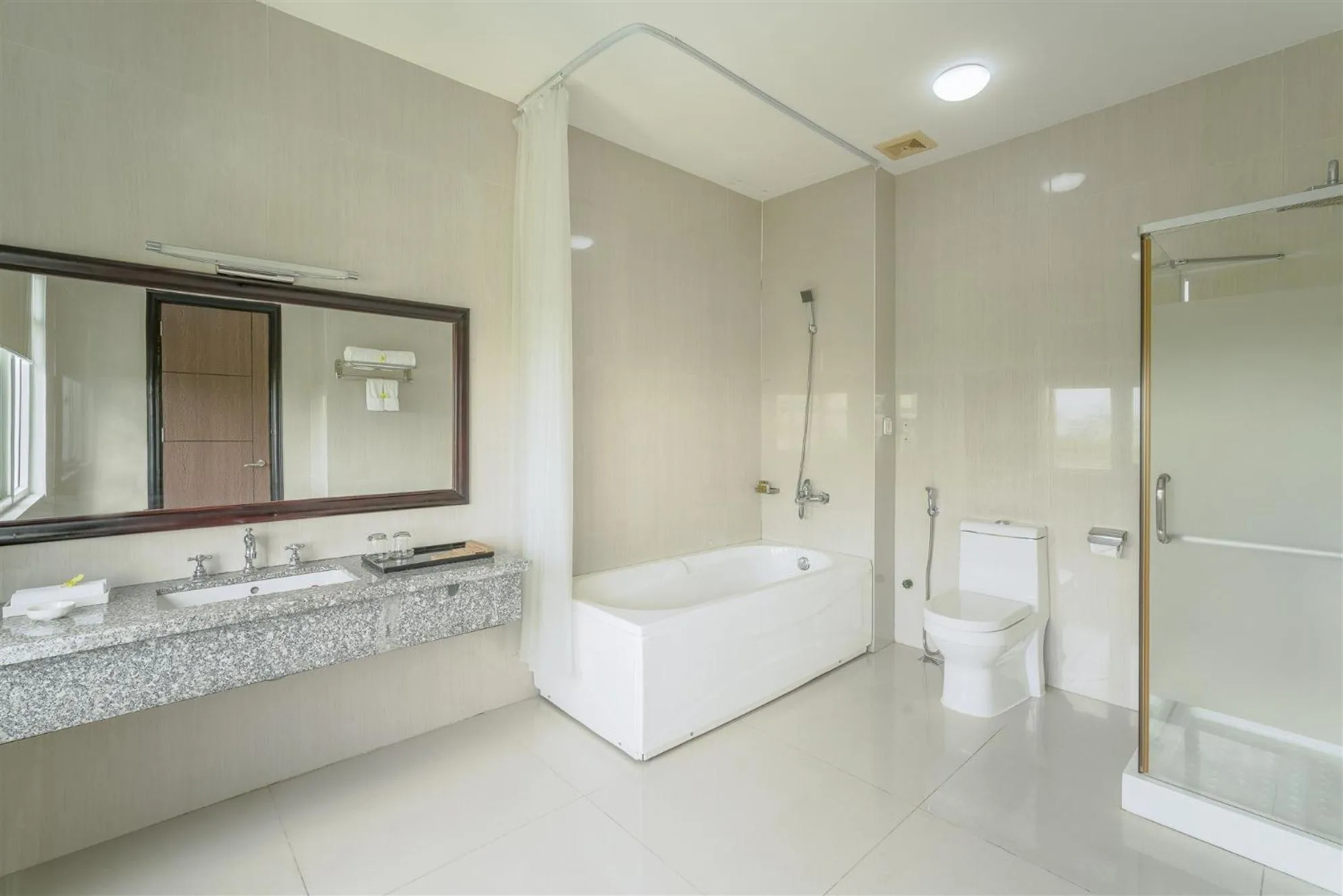 Shower in Eden Plaza Da Nang Hotel