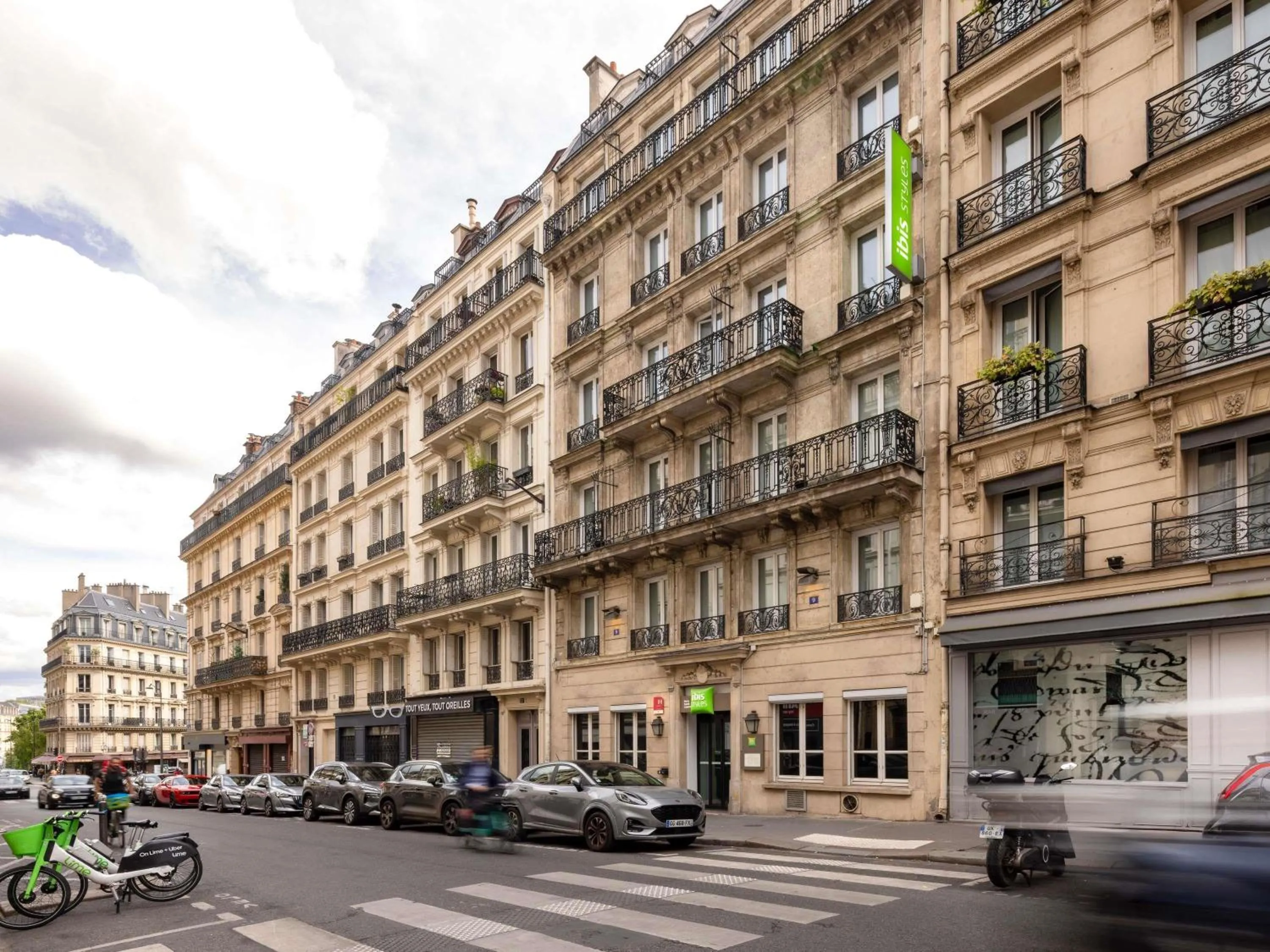 Property building in Ibis Styles Paris Gare Saint Lazare