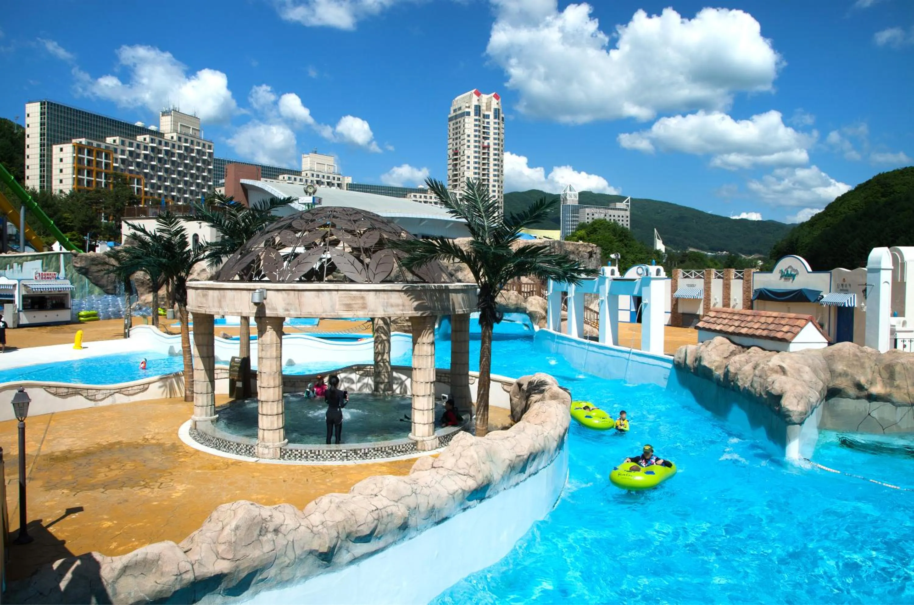 Swimming pool in Phoenix Resort Pyeongchang