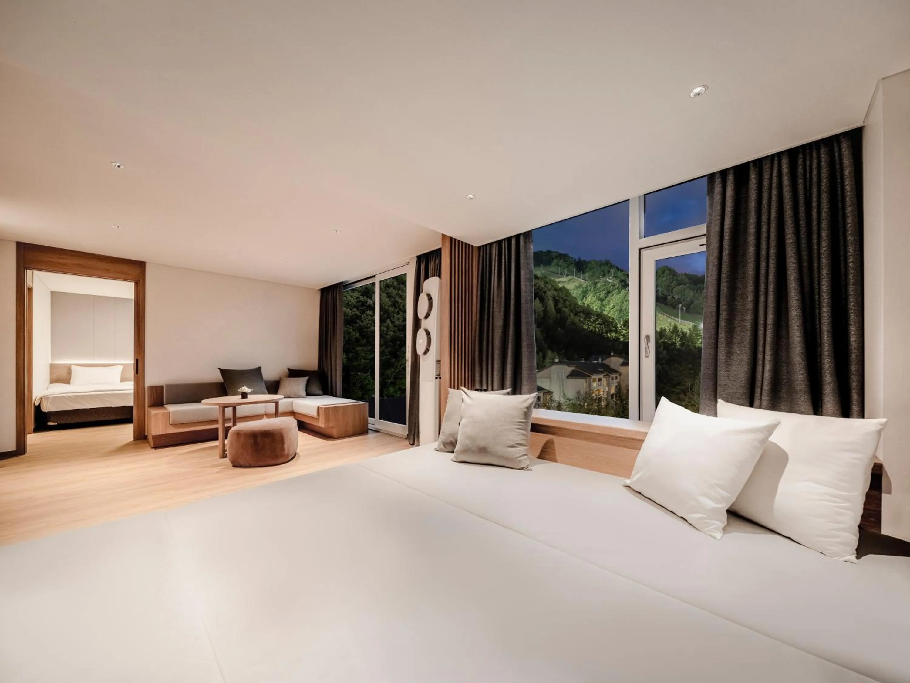 Living room, Bed in Phoenix Resort Pyeongchang