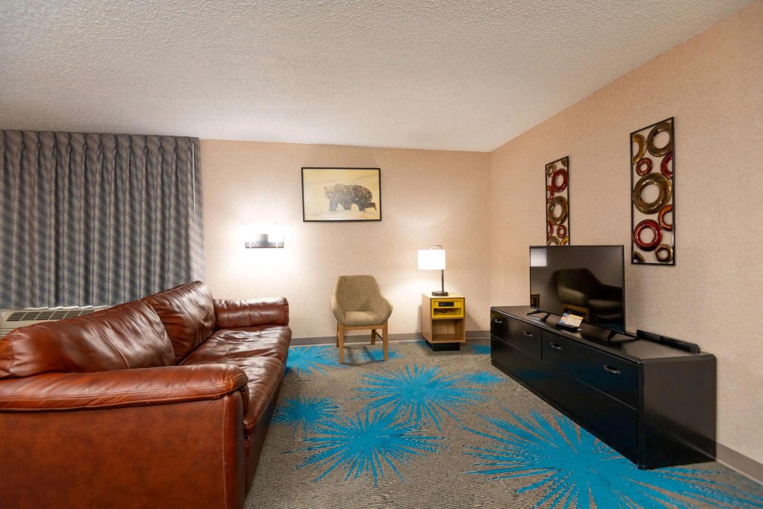 Living room in Days Inn by Wyndham Coeur d'Alene