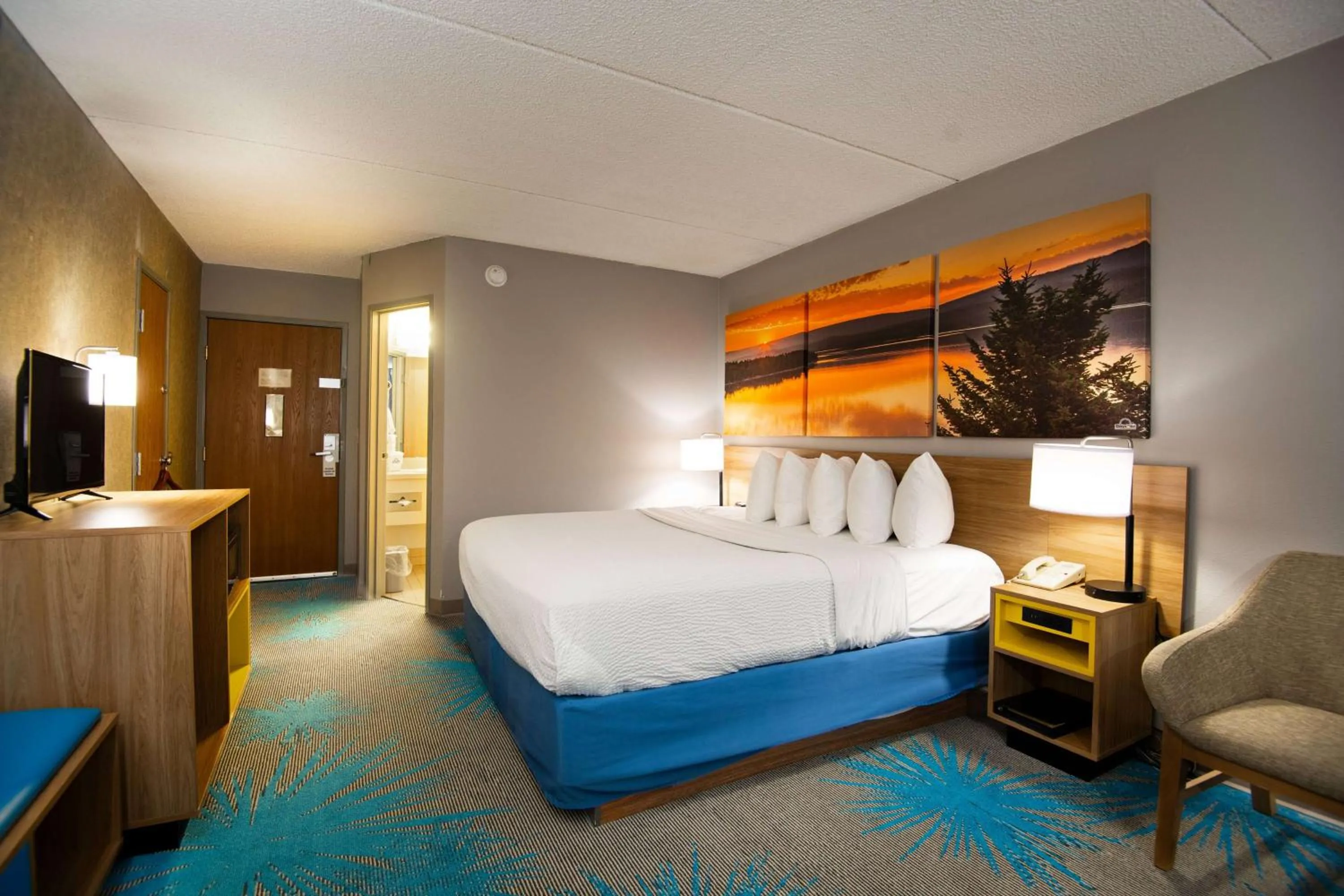 Photo of the whole room, Bed in Days Inn by Wyndham Coeur d'Alene