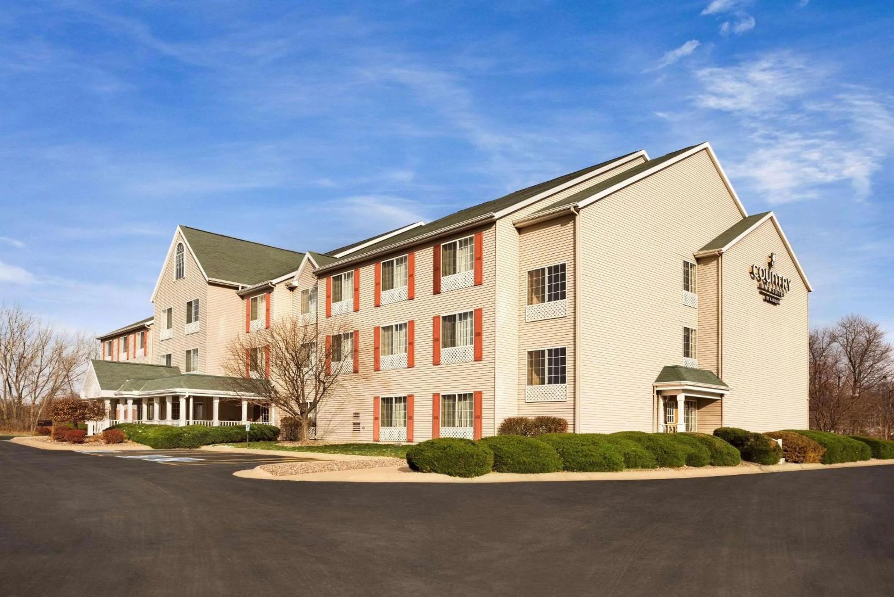 Property building in Country Inn & Suites by Radisson, Clinton, IA