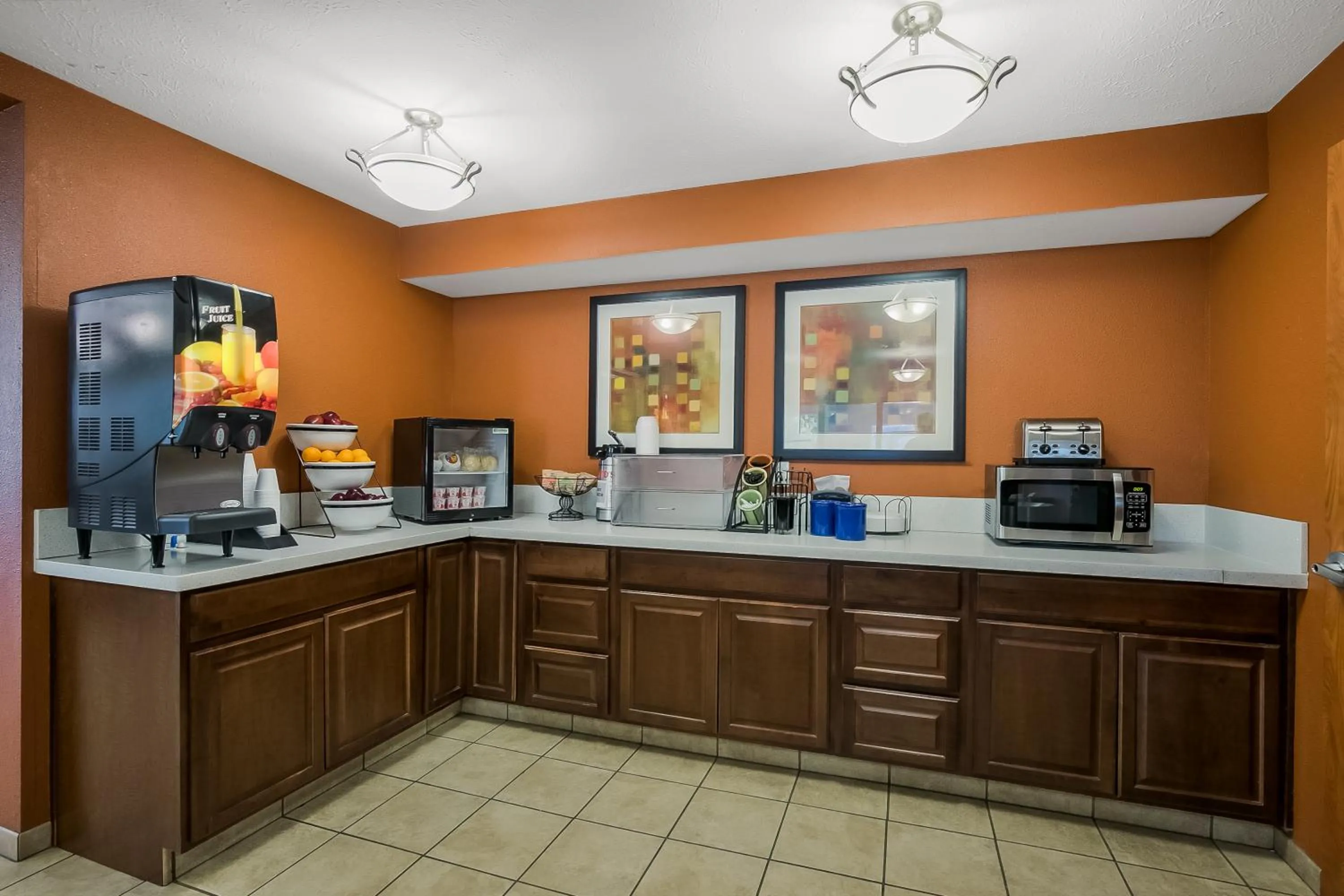 Coffee/tea facilities in Americas Best Value Sandman Inn