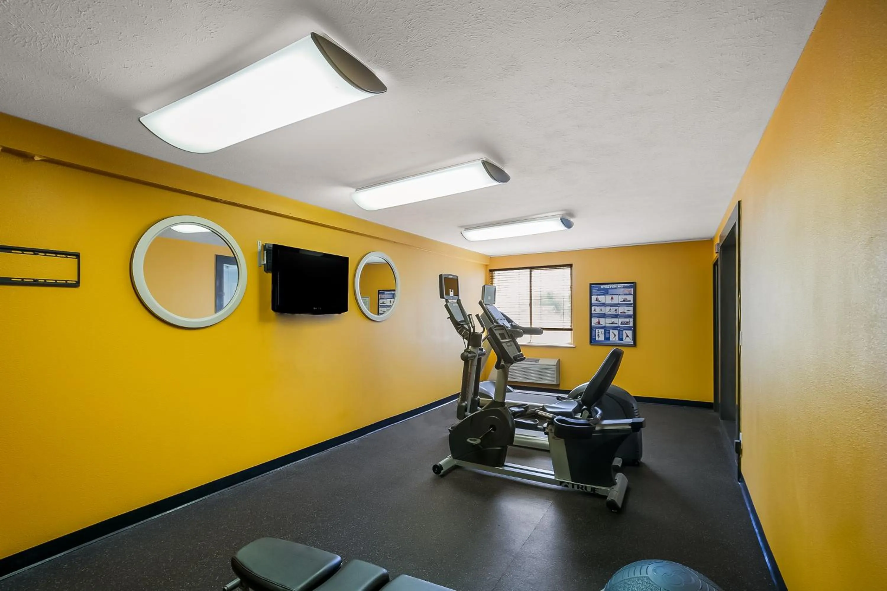 Fitness centre/facilities in Americas Best Value Sandman Inn