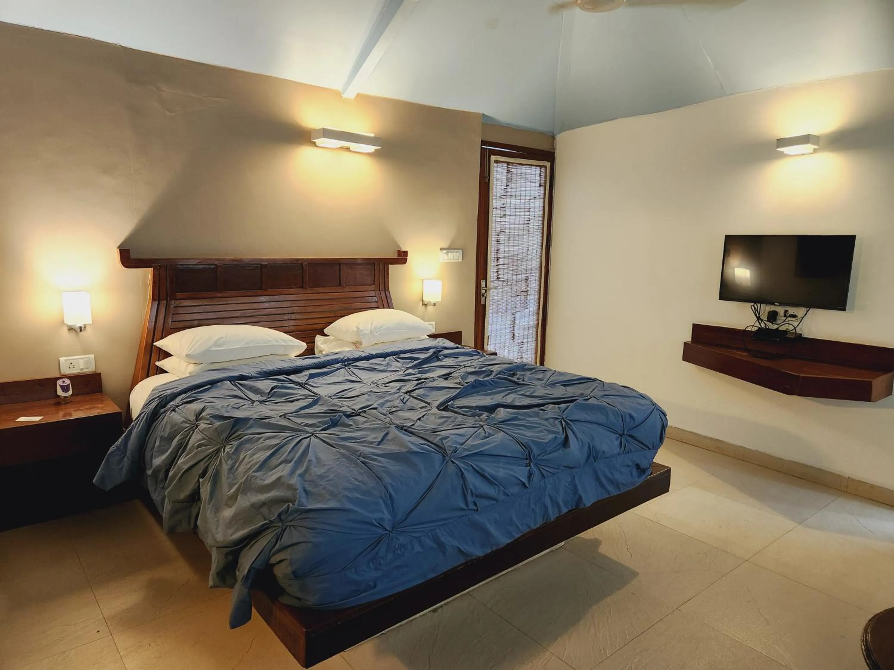 Bedroom, Bed in Casa Vagator