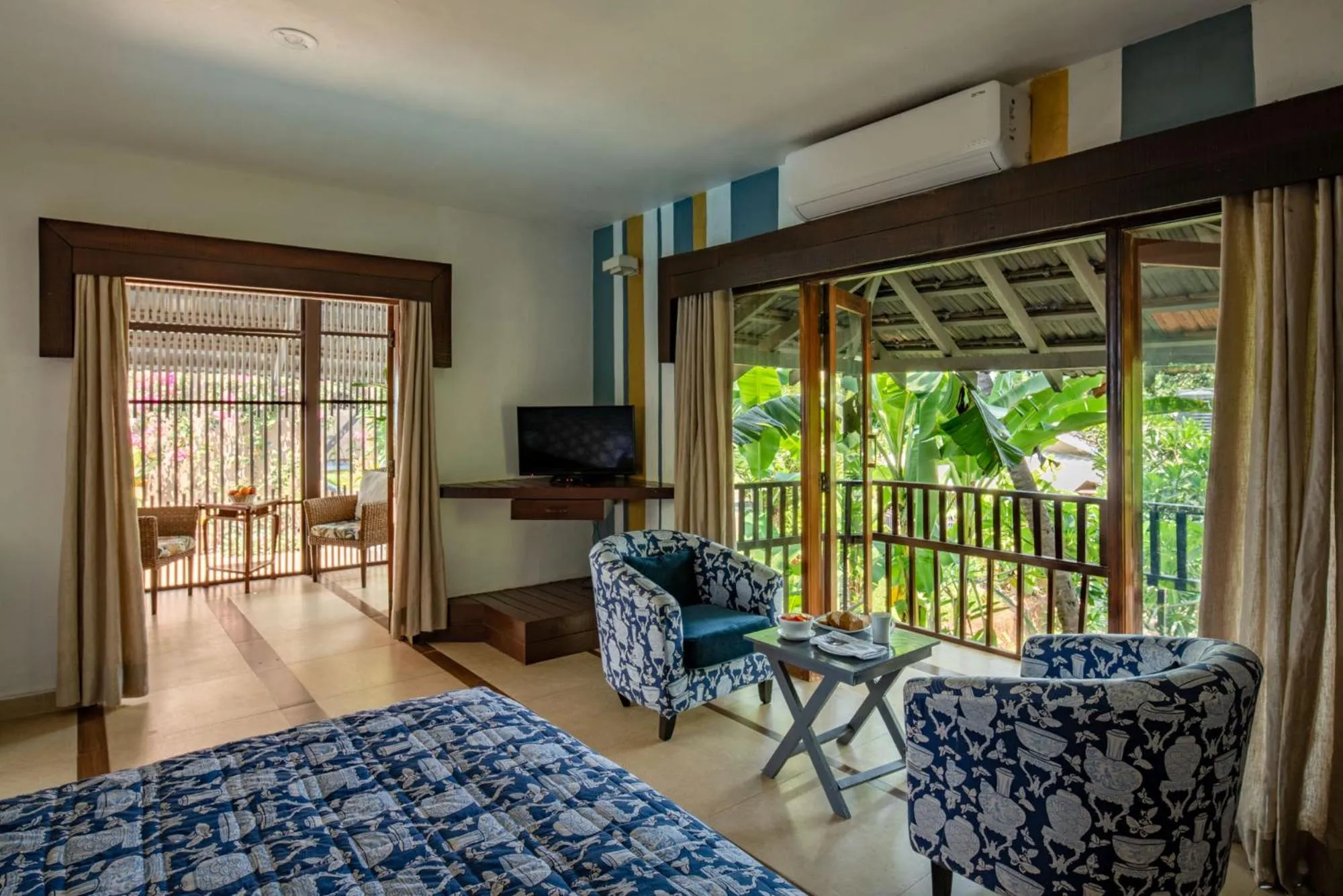 View (from property/room), Bed in Casa Vagator