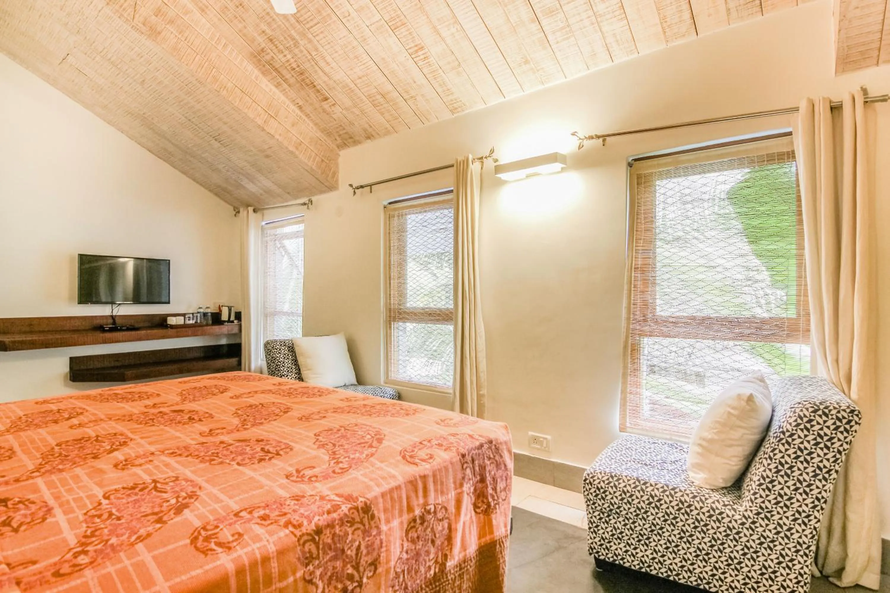 Photo of the whole room, Bed in Casa Vagator