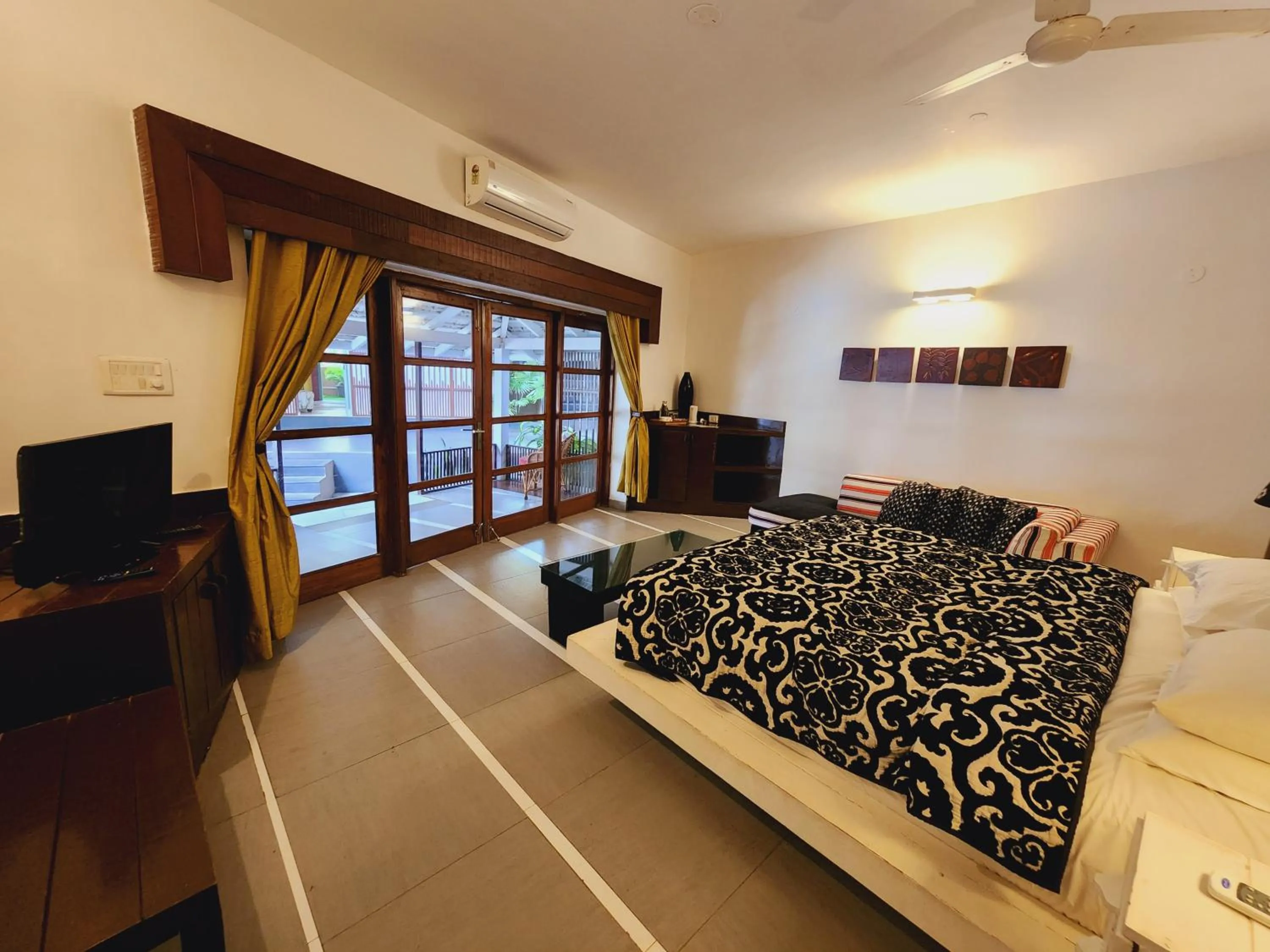 Bedroom, Bed in Casa Vagator