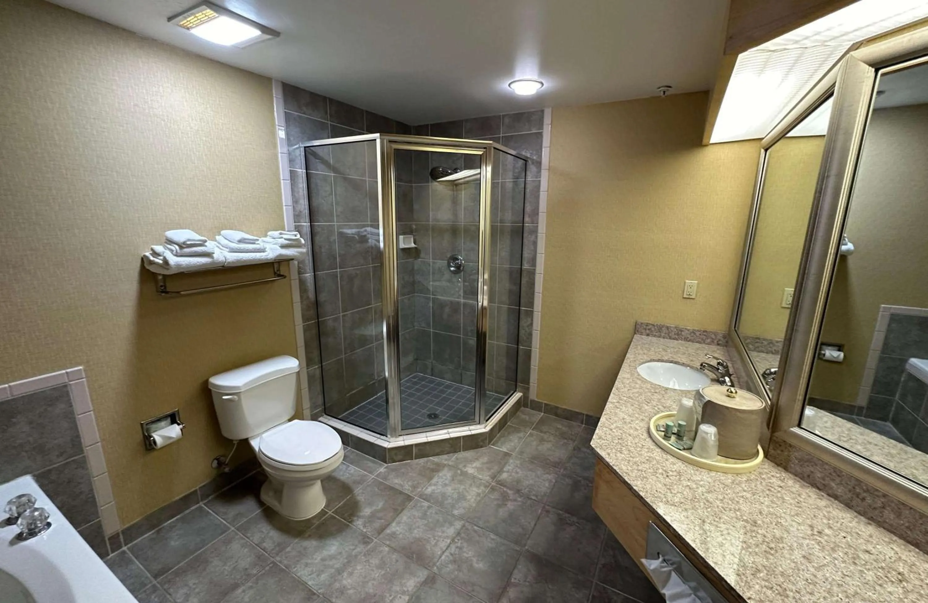 Bathroom in Best Western Circus City Inn