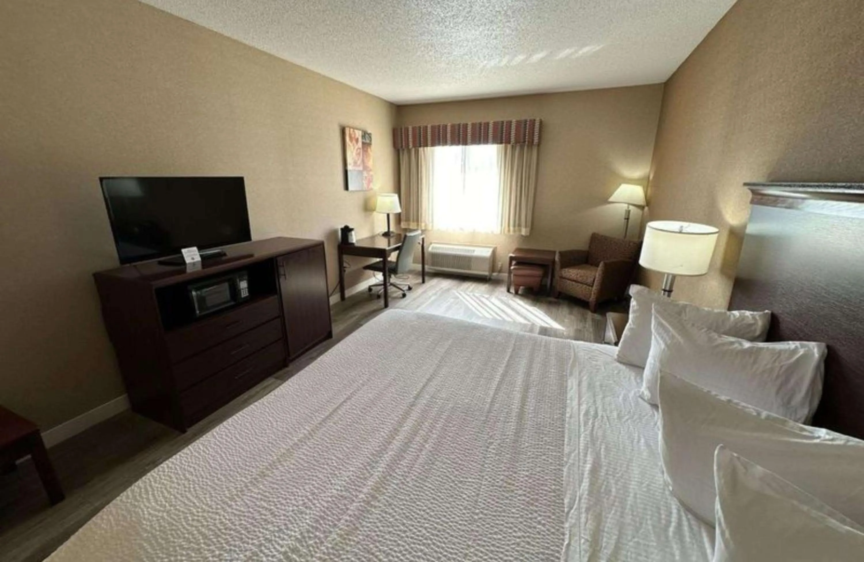 Bedroom, Bed in Best Western Circus City Inn